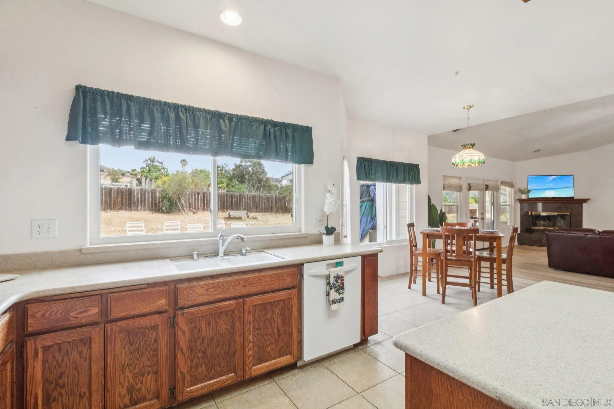 https://cdn.realtyfeed.com/cdn/127/260005601/f03a1108259ae838da5c5215ba1bf071.webp