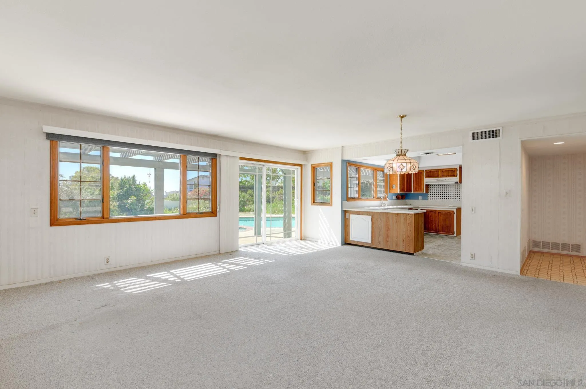 https://cdn.realtyfeed.com/cdn/127/260005605/21f5522f053b1893fe4abe94e8f1897c.webp