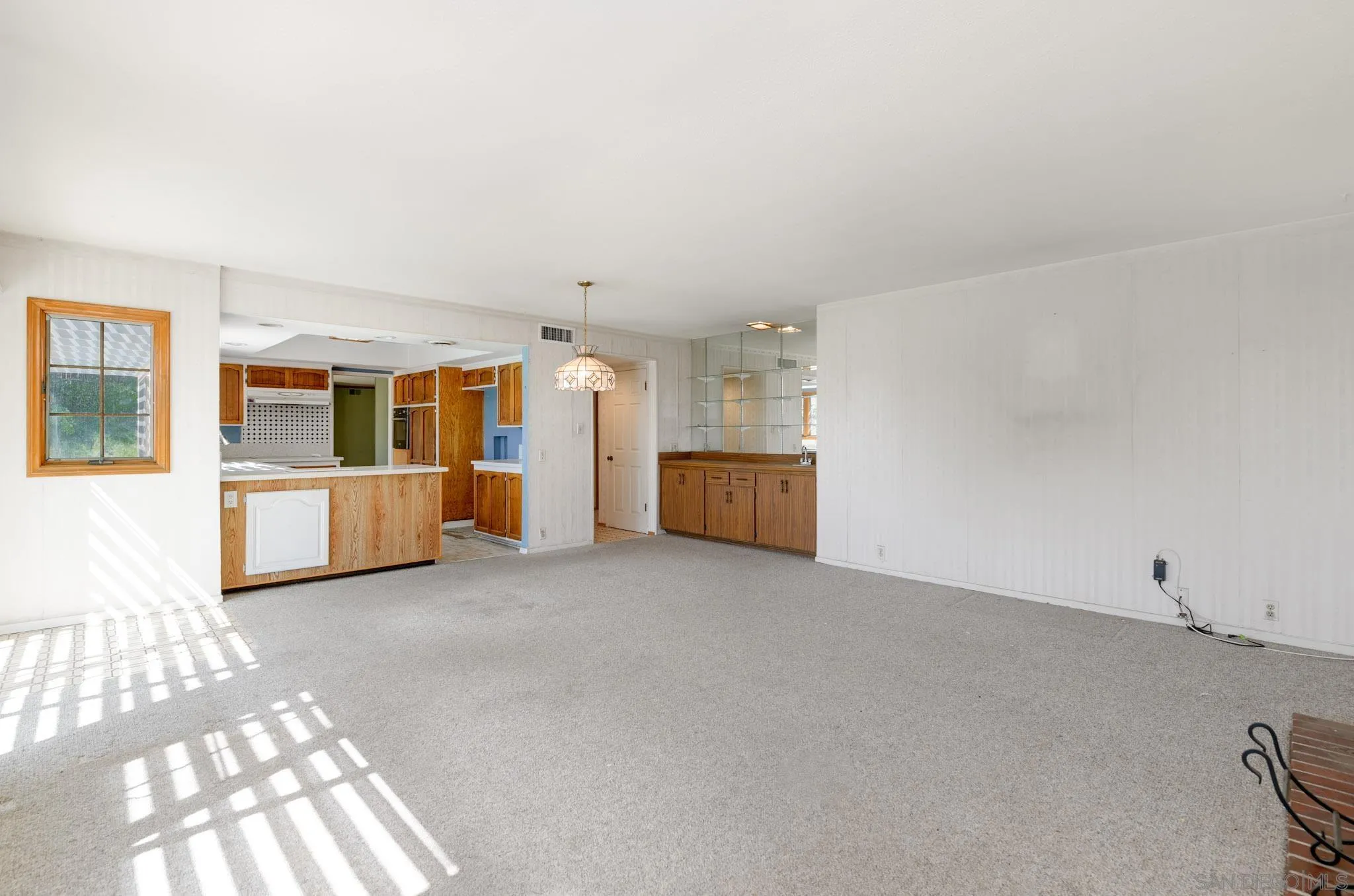 https://cdn.realtyfeed.com/cdn/127/260005605/6bd10fb2a372c2641f9c47dd78b8614b.webp