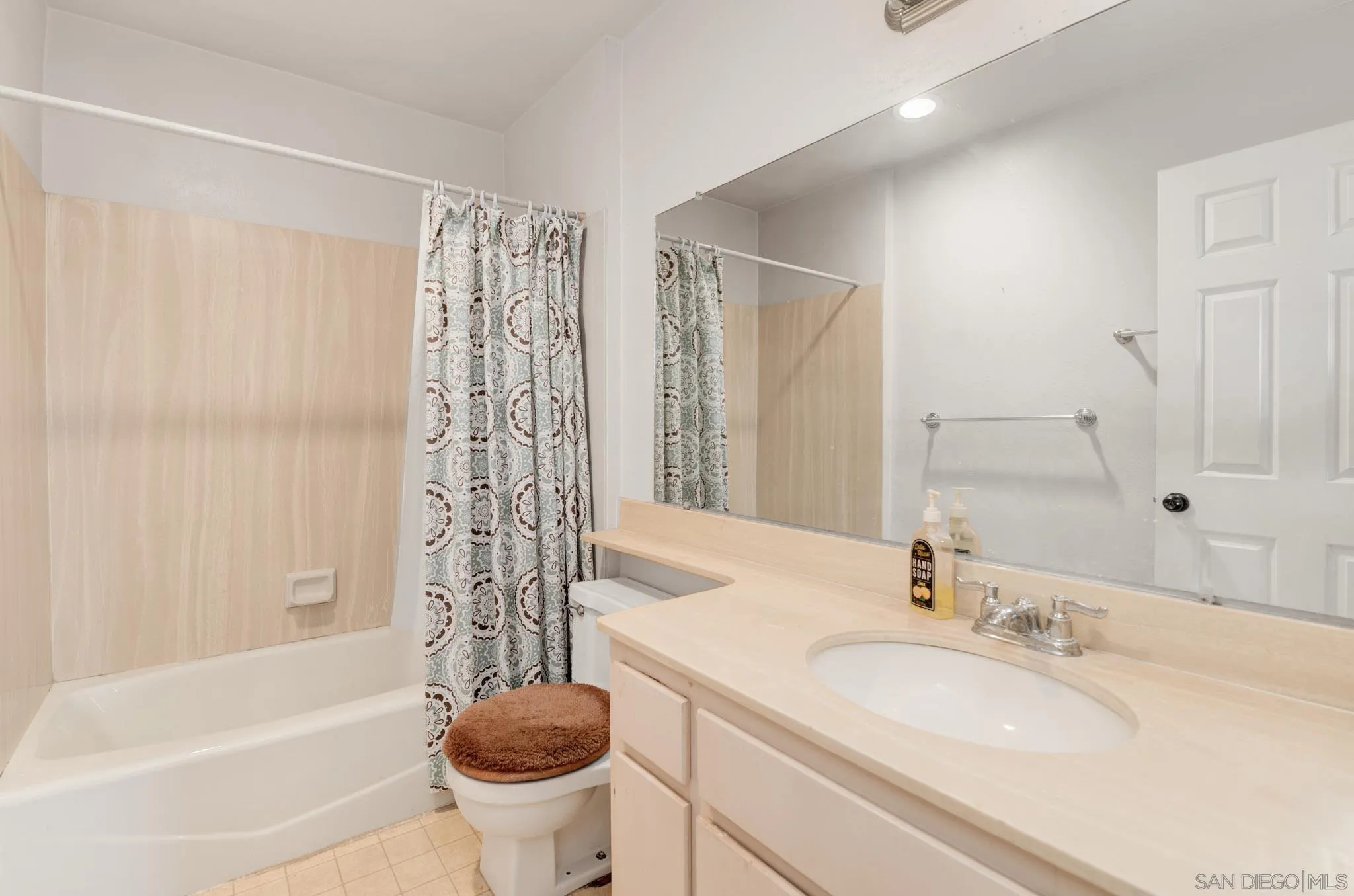 https://cdn.realtyfeed.com/cdn/127/260005605/ba00cf50042d6654ed80215680a9f9a8.webp