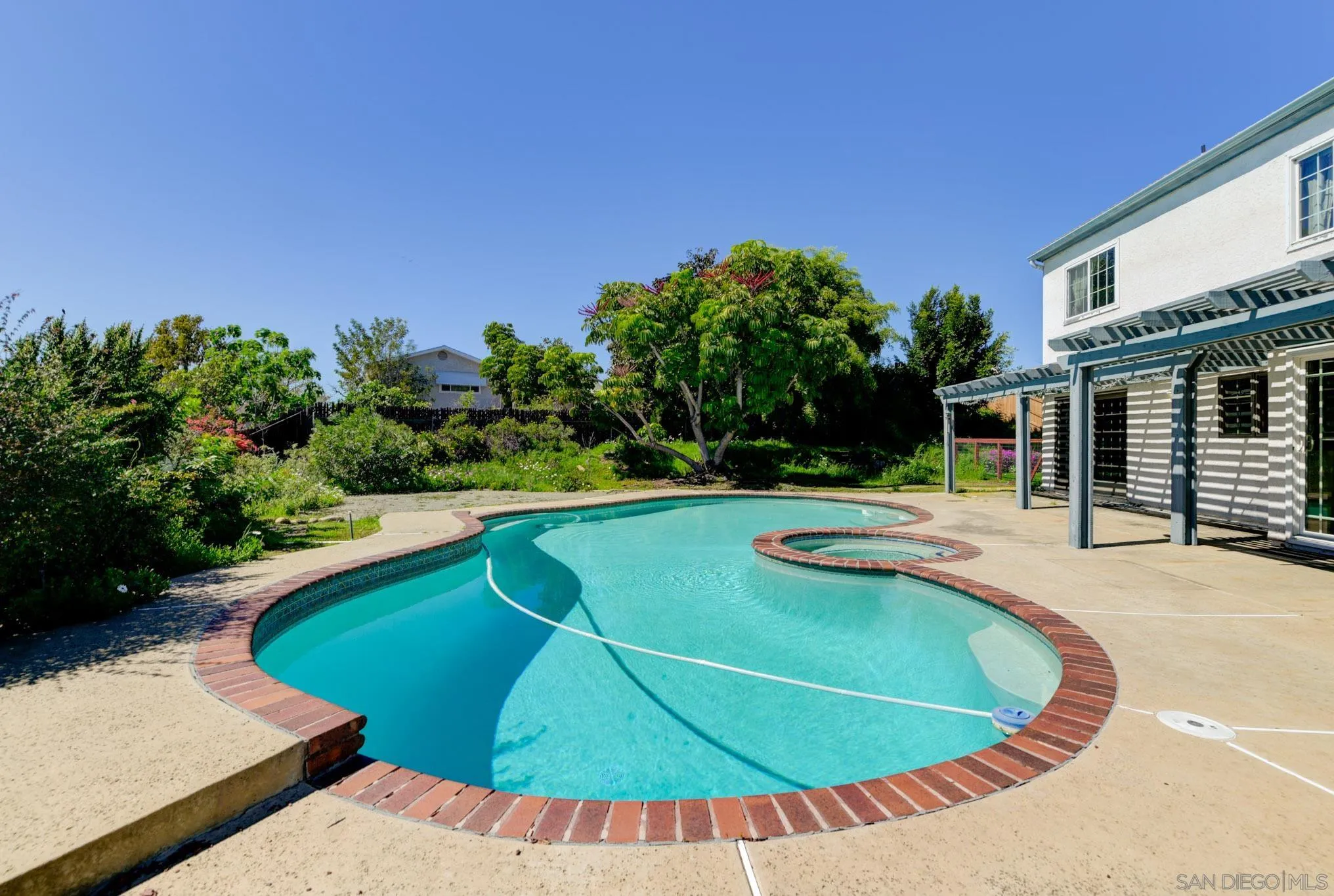 https://cdn.realtyfeed.com/cdn/127/260005605/d096ed1fd5b51d1f47c64009580df7c1.webp