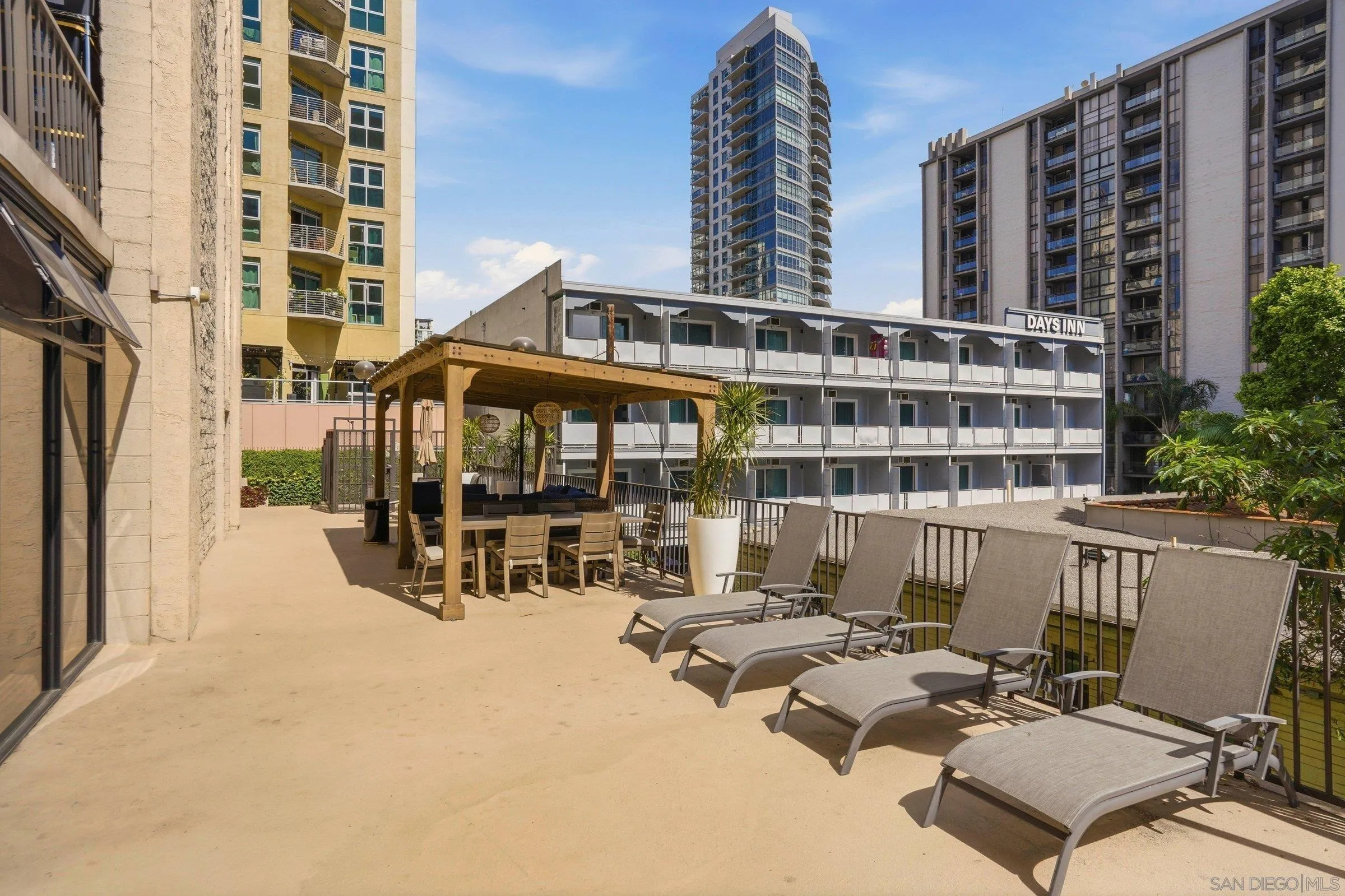 https://cdn.realtyfeed.com/cdn/127/260005608/207e2e27012291355c10b9655459f70b.webp