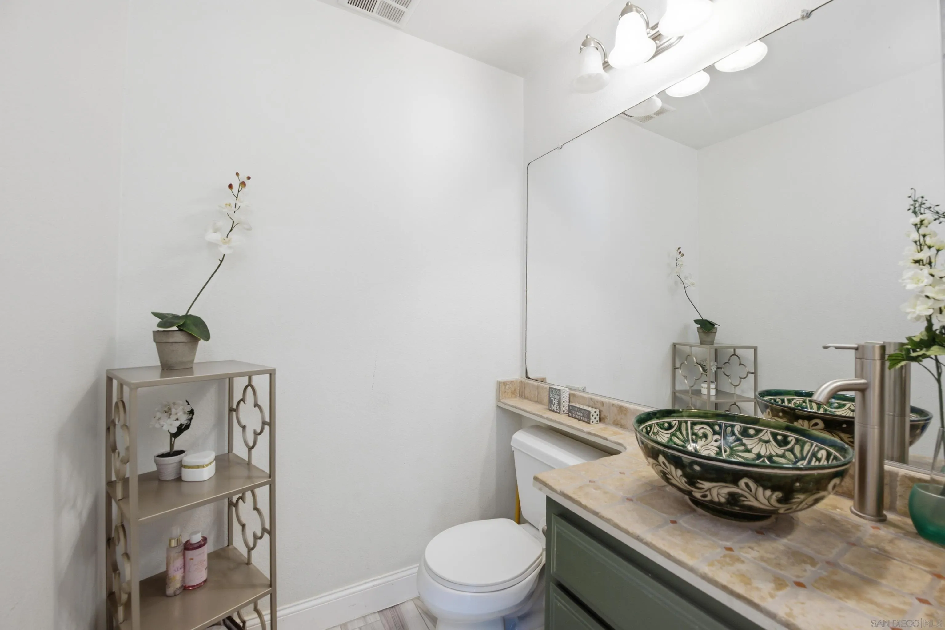 https://cdn.realtyfeed.com/cdn/127/260005623/99af58b07c9e07fce6fbadb8634b23e8.webp