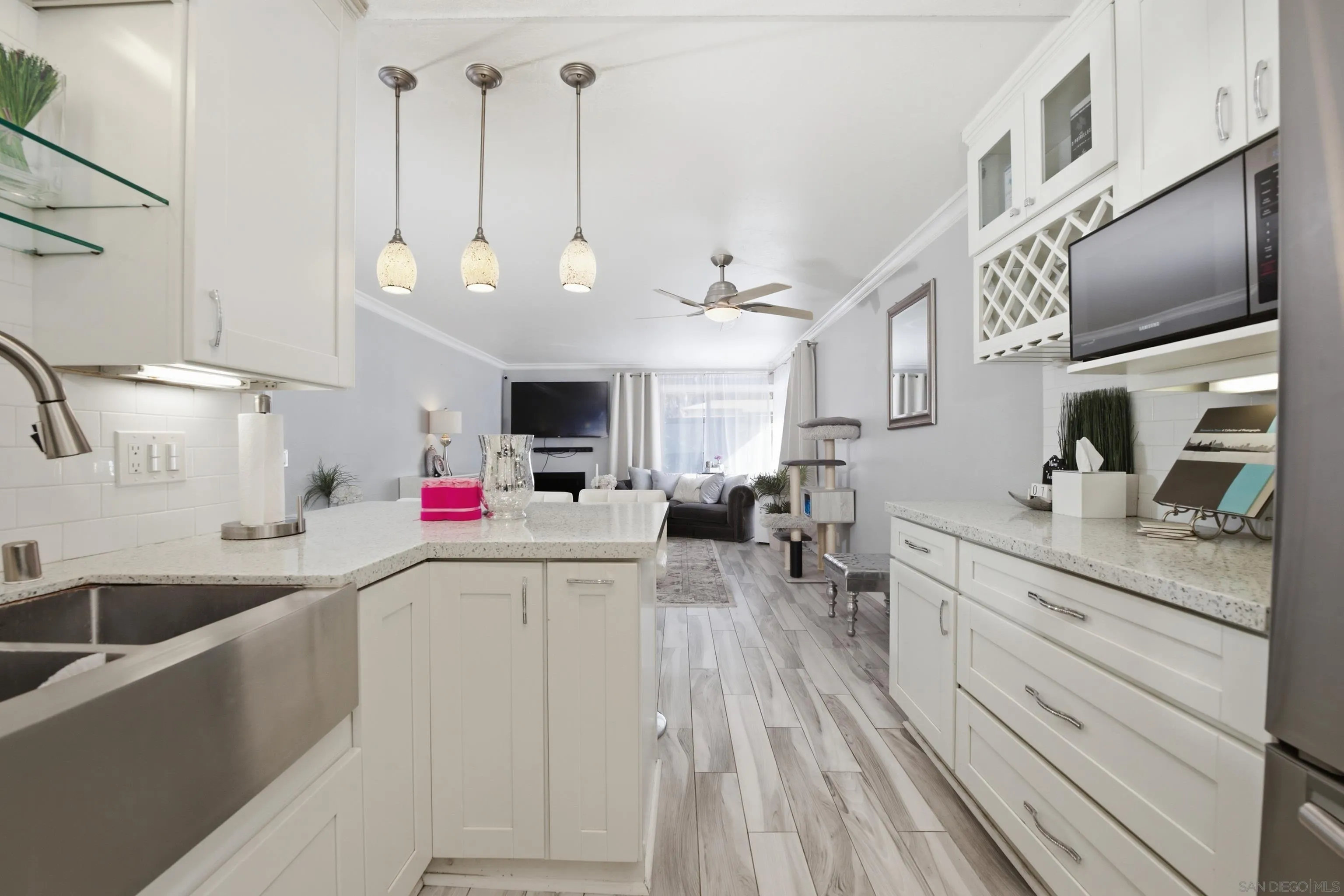 https://cdn.realtyfeed.com/cdn/127/260005623/e4642e74880fc843408b92cb410f6147.webp