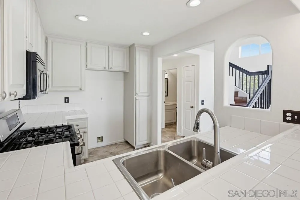 https://cdn.realtyfeed.com/cdn/127/260005638/0ab2898f96470690fac43f93a26dc2d7.webp