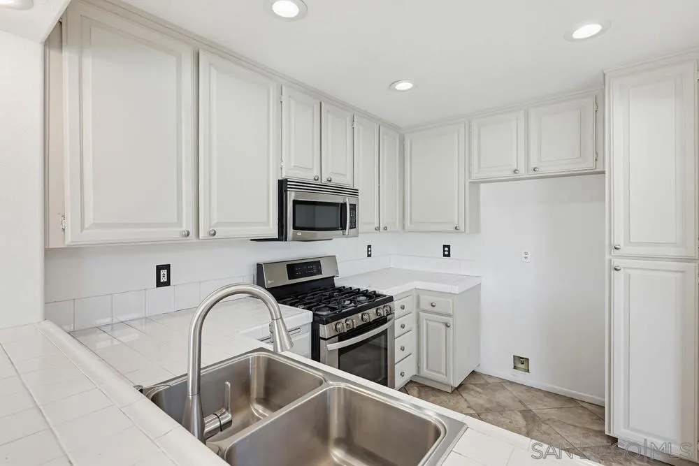 https://cdn.realtyfeed.com/cdn/127/260005638/1a92cb92c7544c68c5ad4327c07500d1.webp
