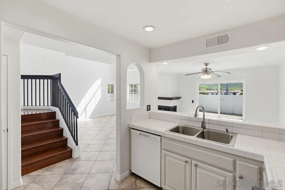 https://cdn.realtyfeed.com/cdn/127/260005638/79755b9c7ed212d1630db66c87184ff3.webp
