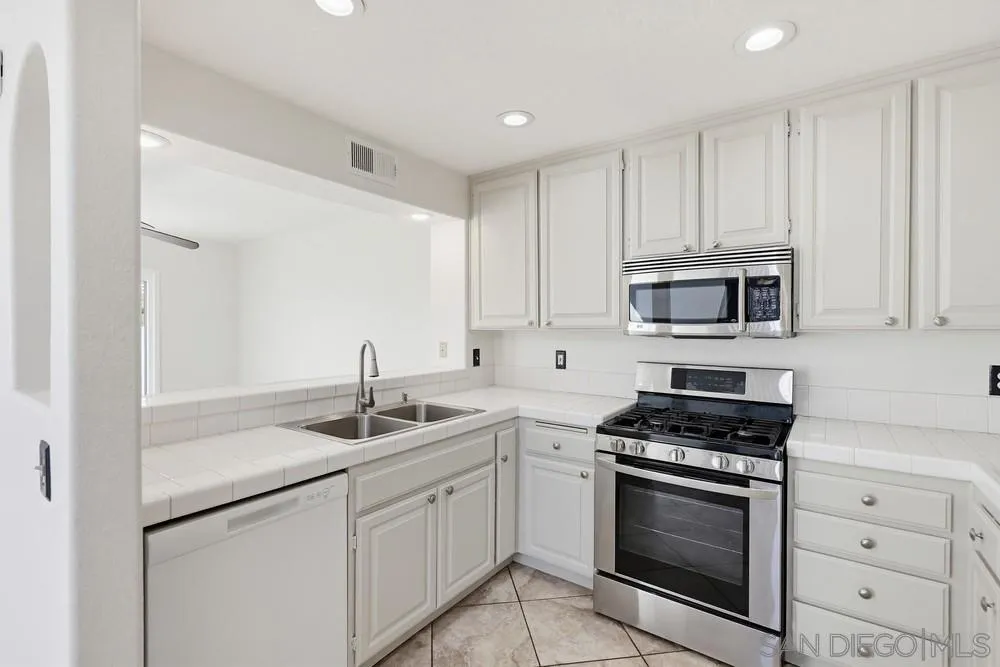 https://cdn.realtyfeed.com/cdn/127/260005638/903c46ee8a5aa95b1b0289ee1ab5797b.webp