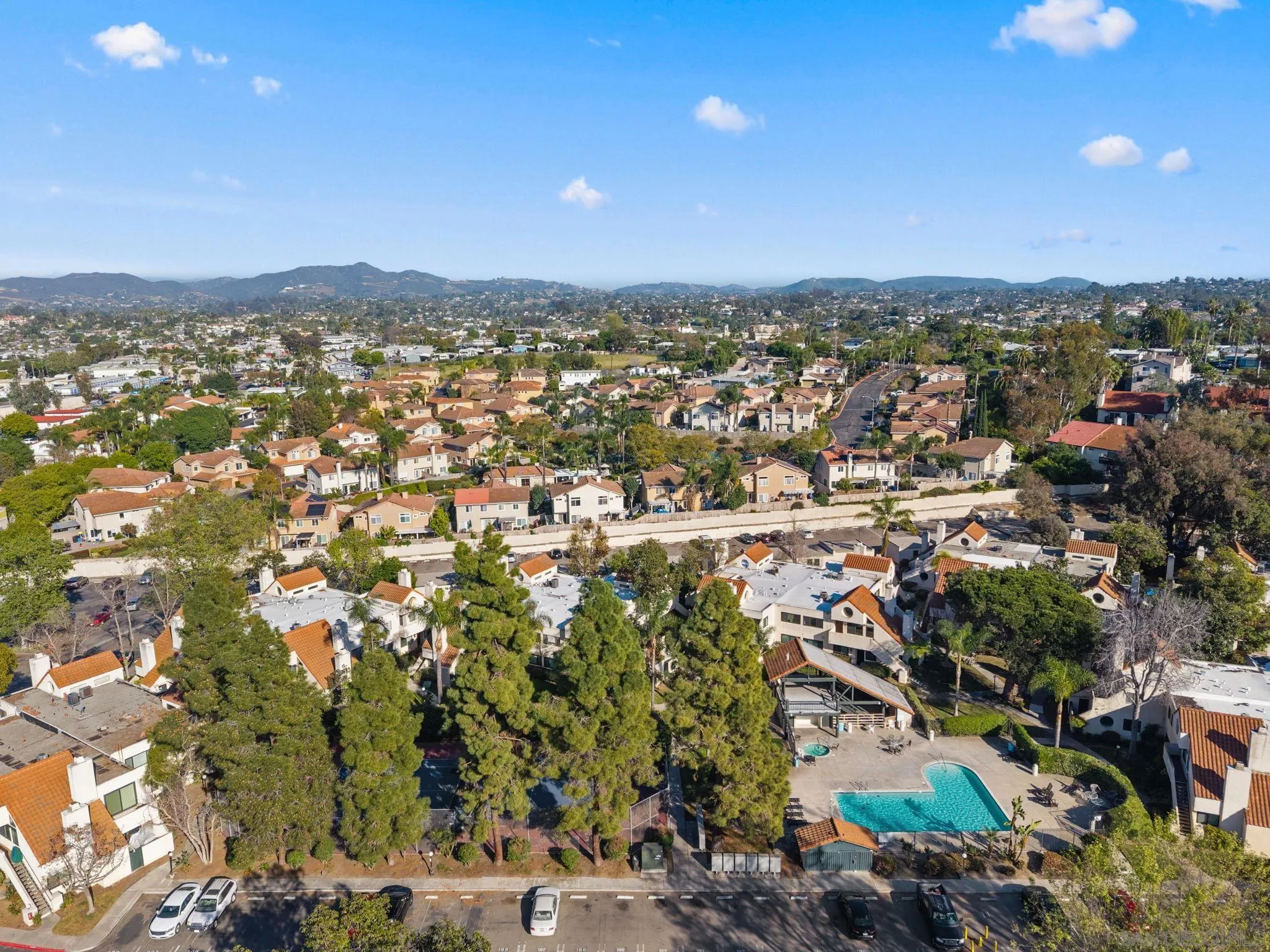 https://cdn.realtyfeed.com/cdn/127/260005639/0fbe3275df019c7567064a8ab7b10f25.webp