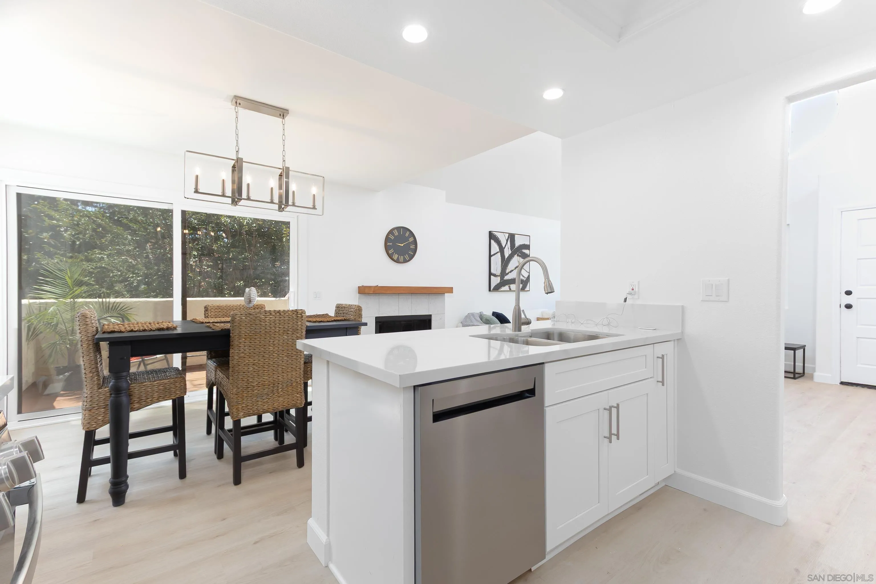 https://cdn.realtyfeed.com/cdn/127/260005639/37d046f7243fb80a1a45e87c95abf385.webp
