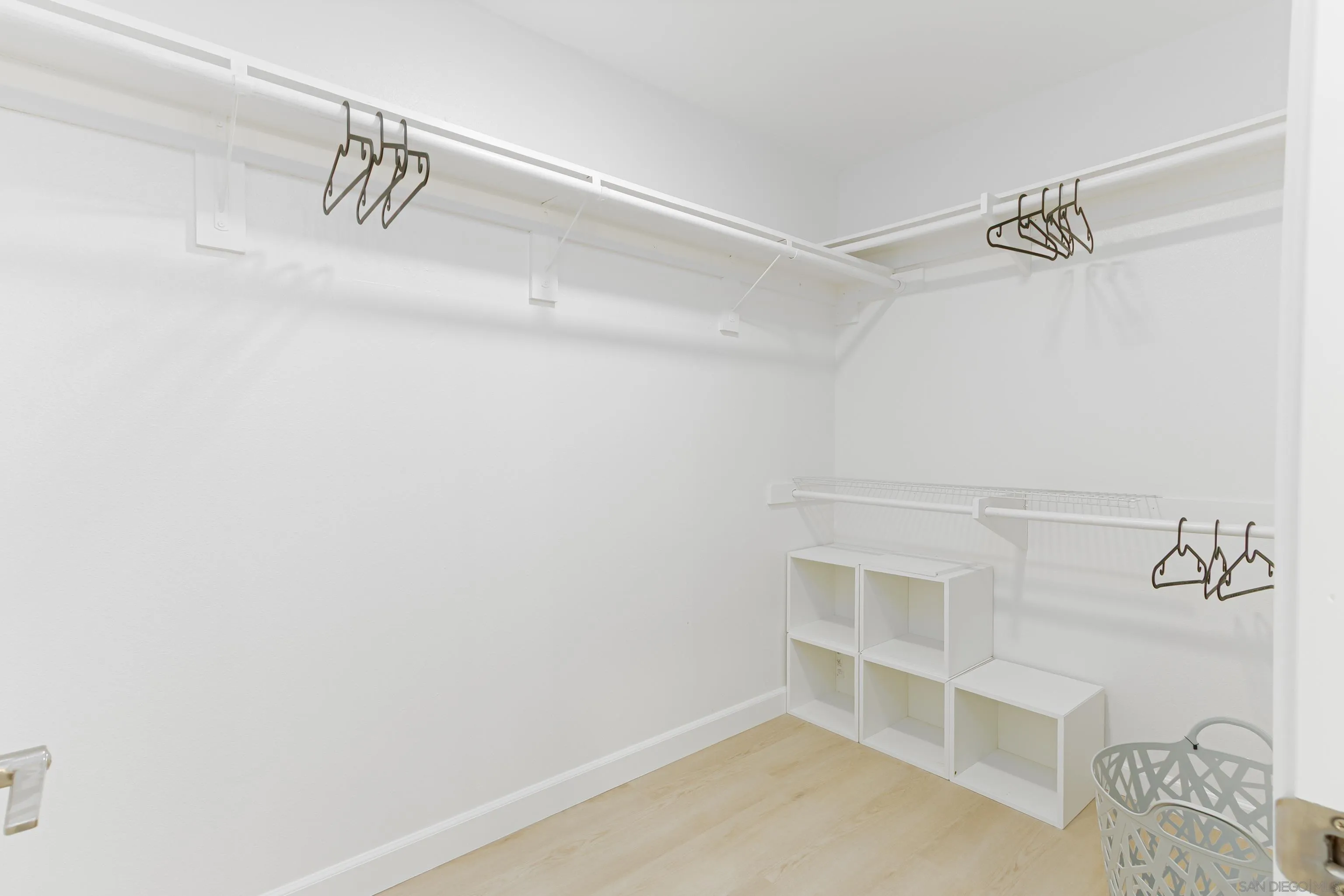 https://cdn.realtyfeed.com/cdn/127/260005639/ac880abd163e72690ec831a3e98ec0a7.webp