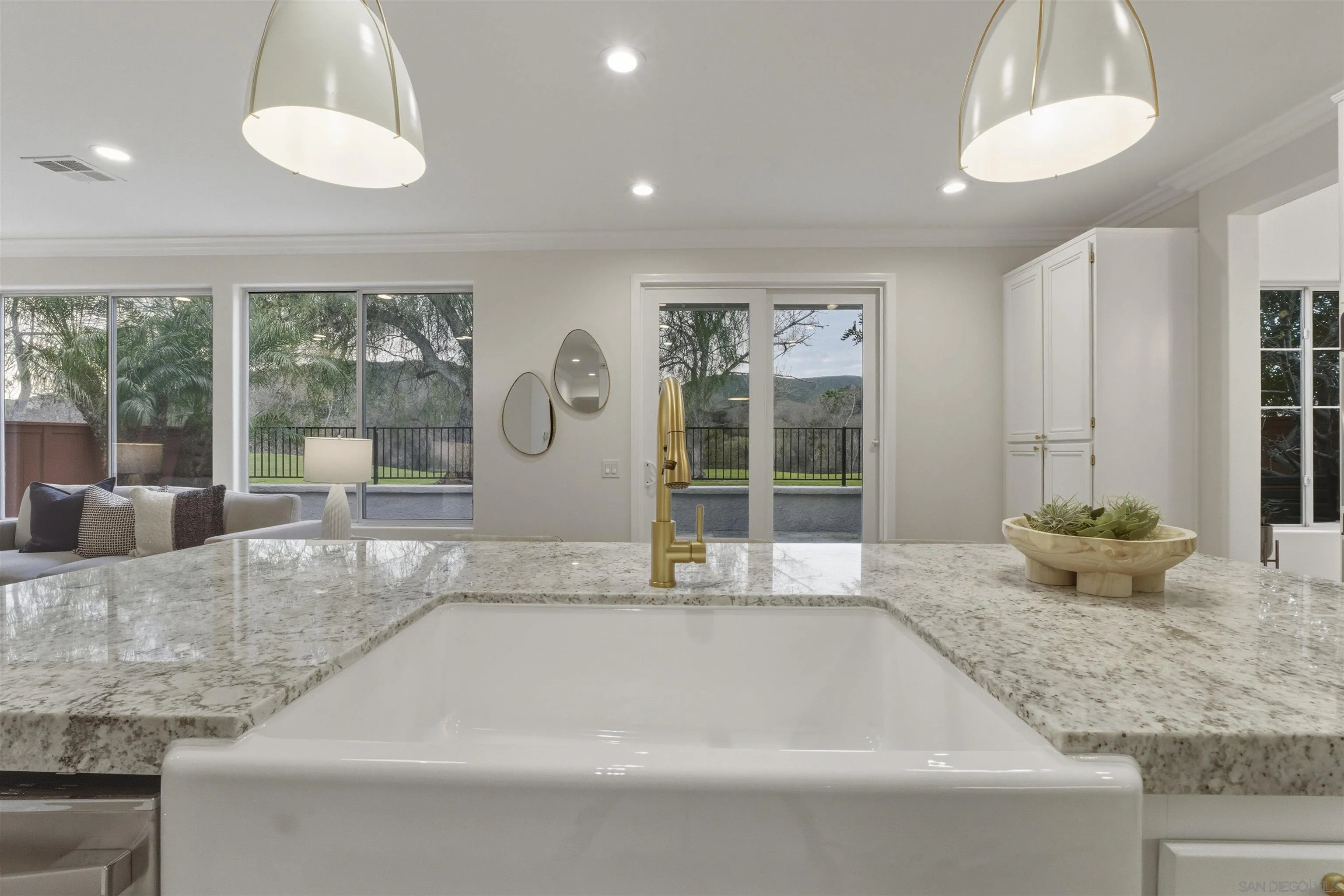 https://cdn.realtyfeed.com/cdn/127/260005642/a4d277b0f686ae9fa5d68a78180323cc.webp