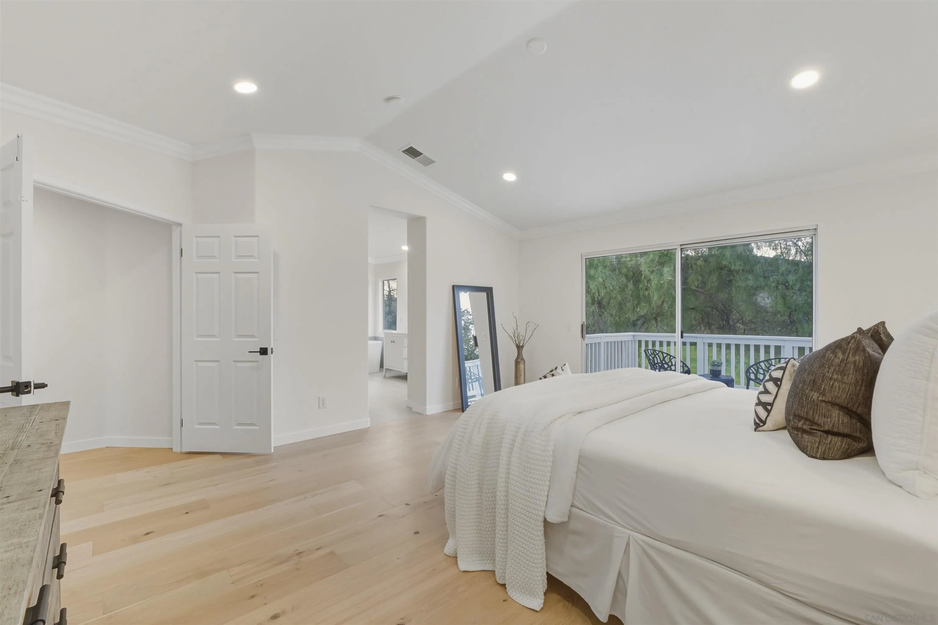 https://cdn.realtyfeed.com/cdn/127/260005642/e7f12a315242eb44e8a0518e2ceb12f6.webp