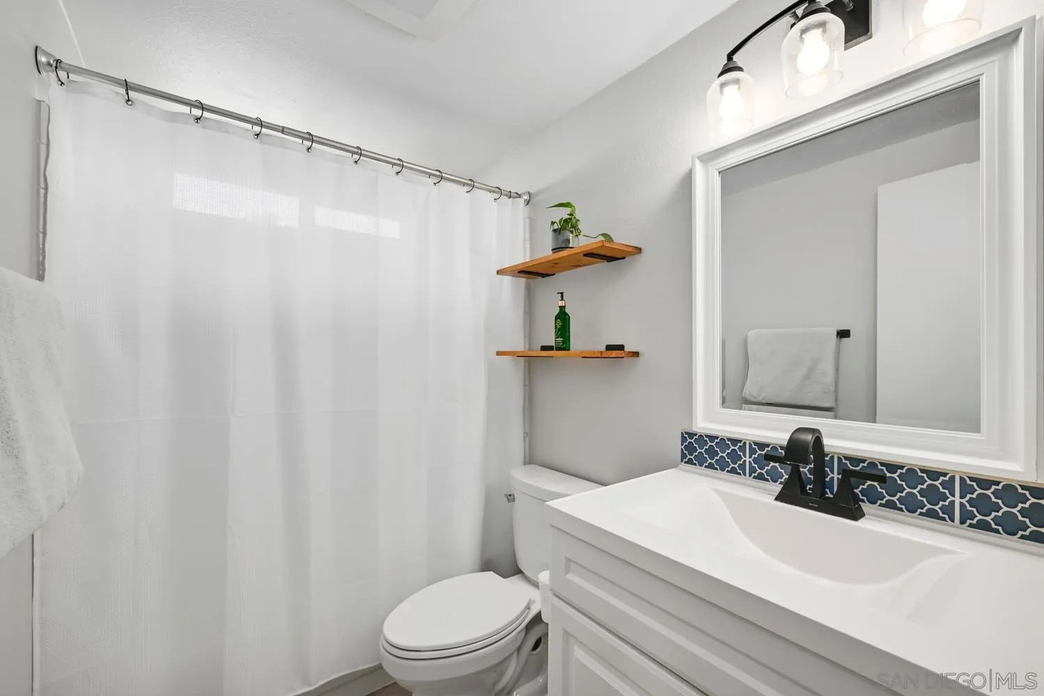 https://cdn.realtyfeed.com/cdn/127/260005644/58f76d6fcaae568eae9e895637ff9a93.webp