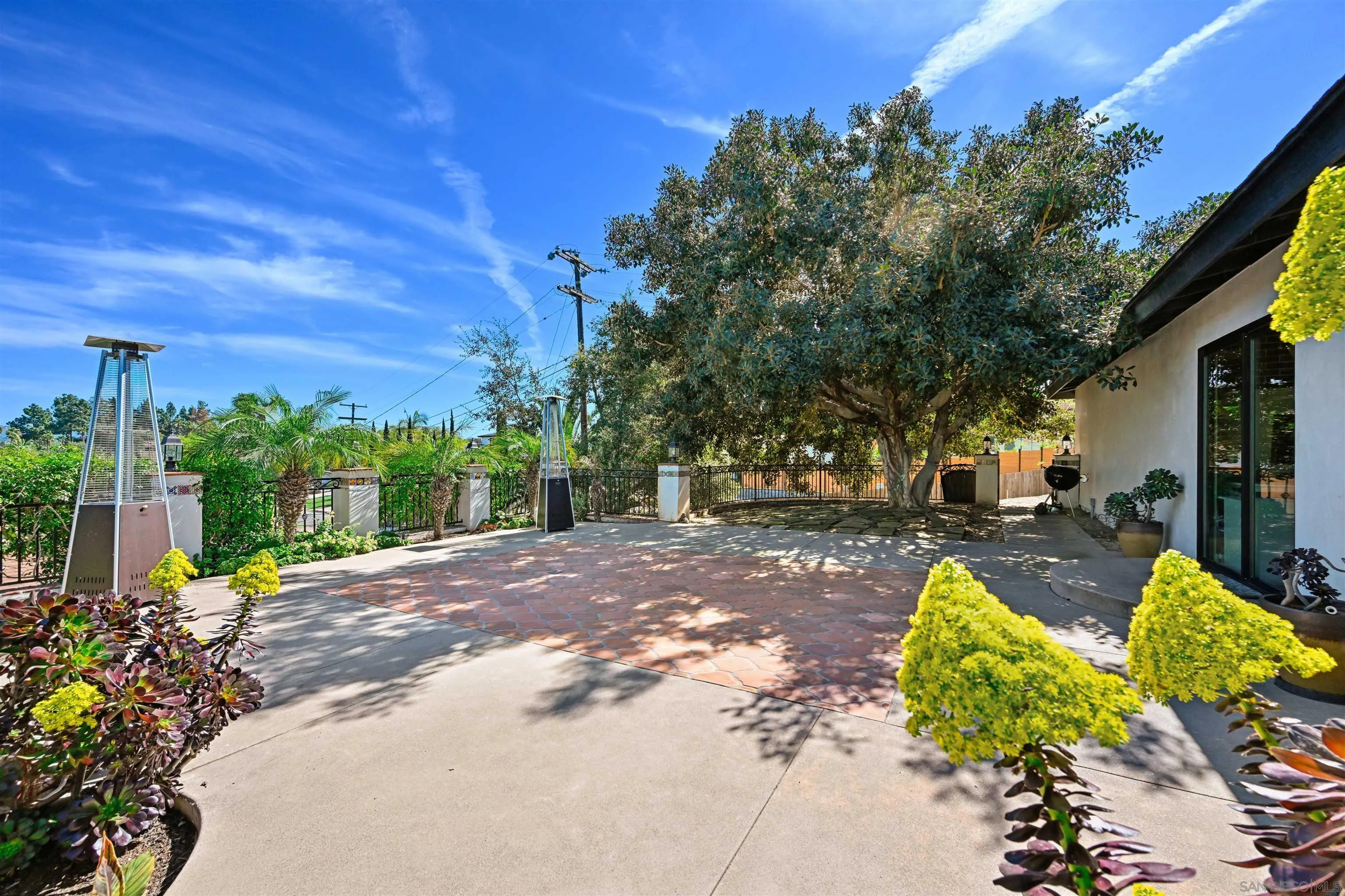 https://cdn.realtyfeed.com/cdn/127/260005648/09361eba604289b69ed0a946babfcc4b.webp