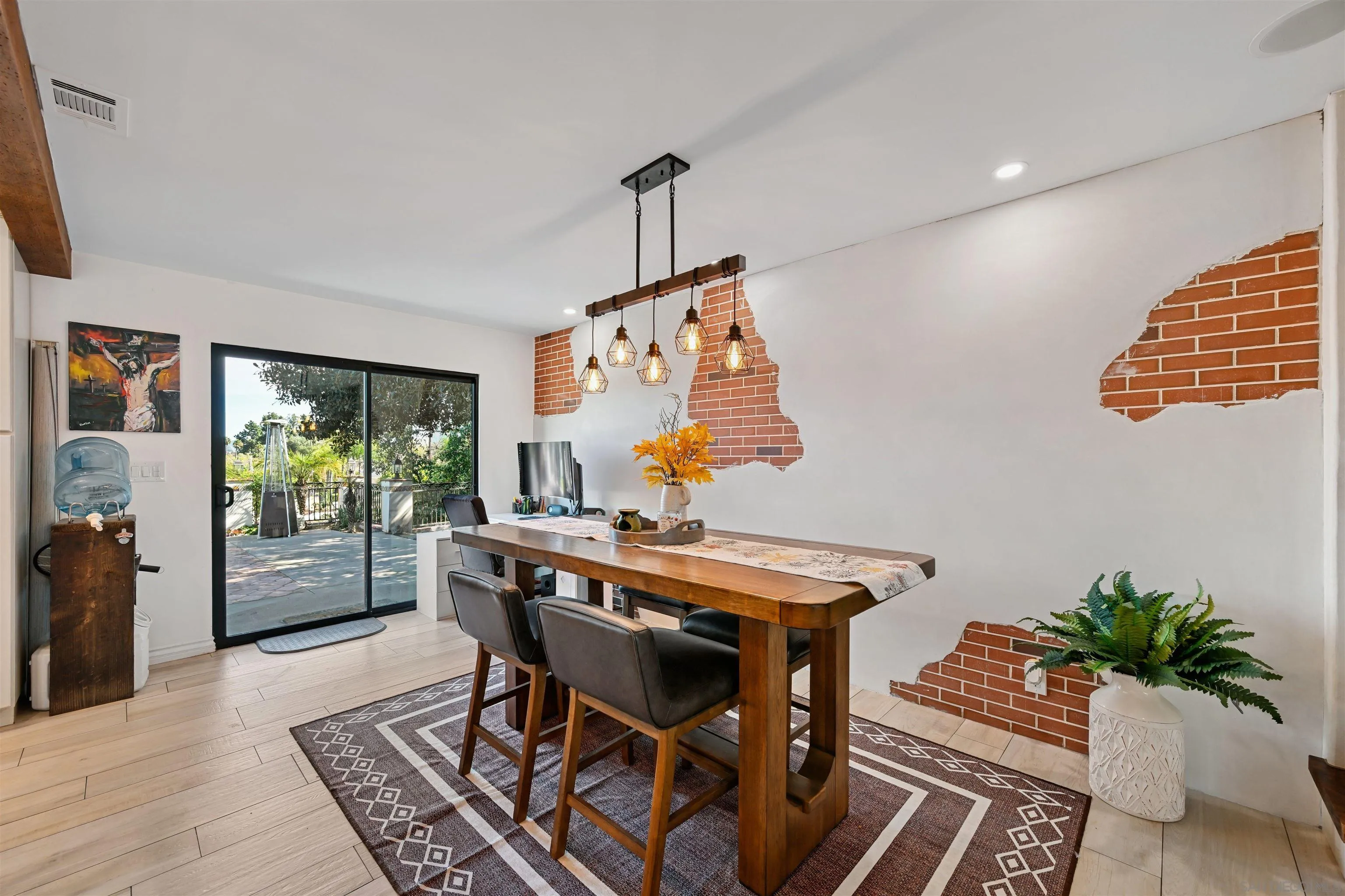 https://cdn.realtyfeed.com/cdn/127/260005648/860844692e410493b773b0ff2642a33b.webp