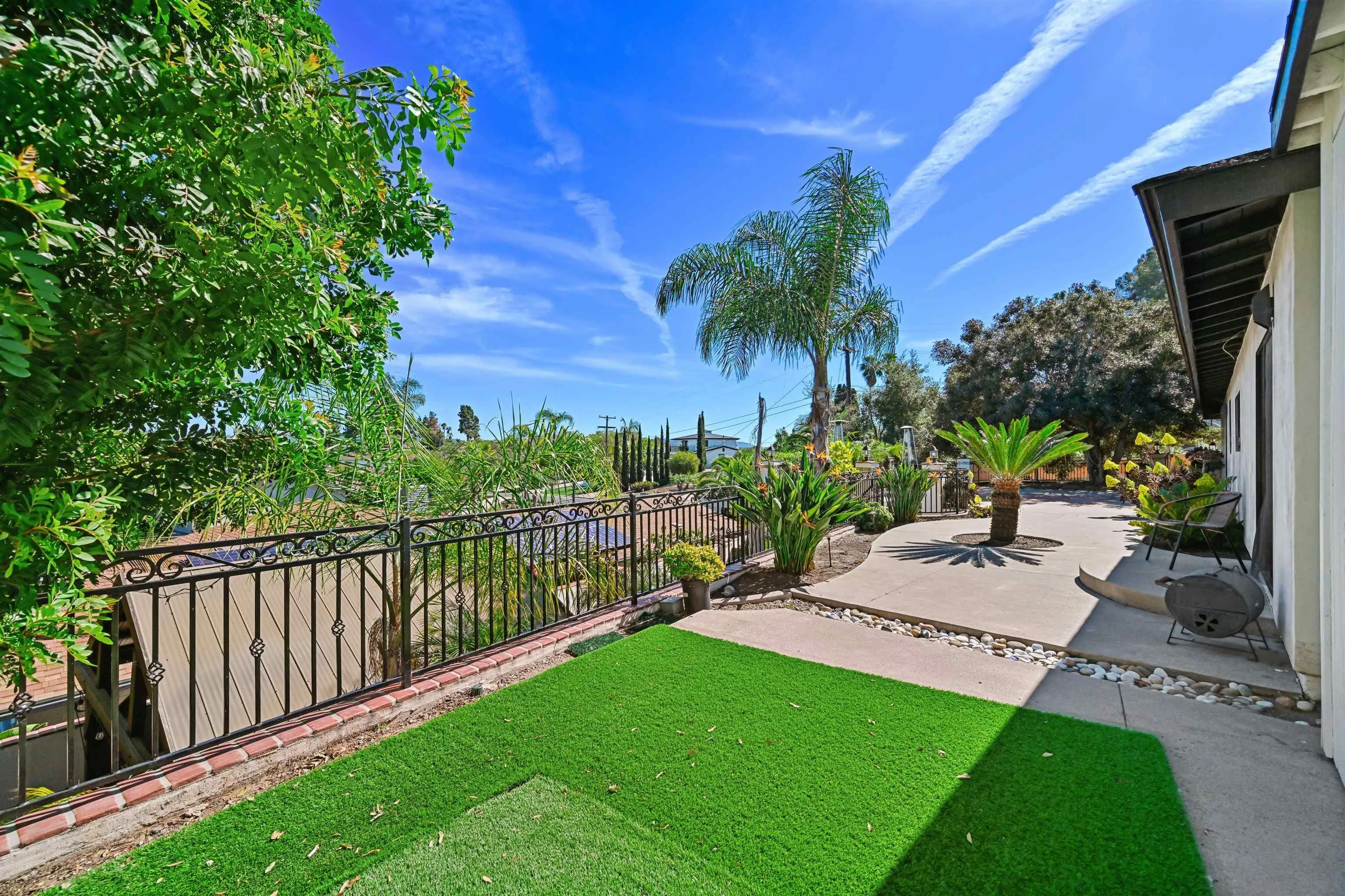 https://cdn.realtyfeed.com/cdn/127/260005648/9a5f1264035f8d89aa792b383ee27678.webp