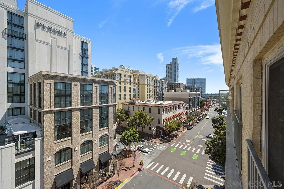 https://cdn.realtyfeed.com/cdn/127/260005649/f97f6d65654a8d4f90a298f01e0e1465.webp