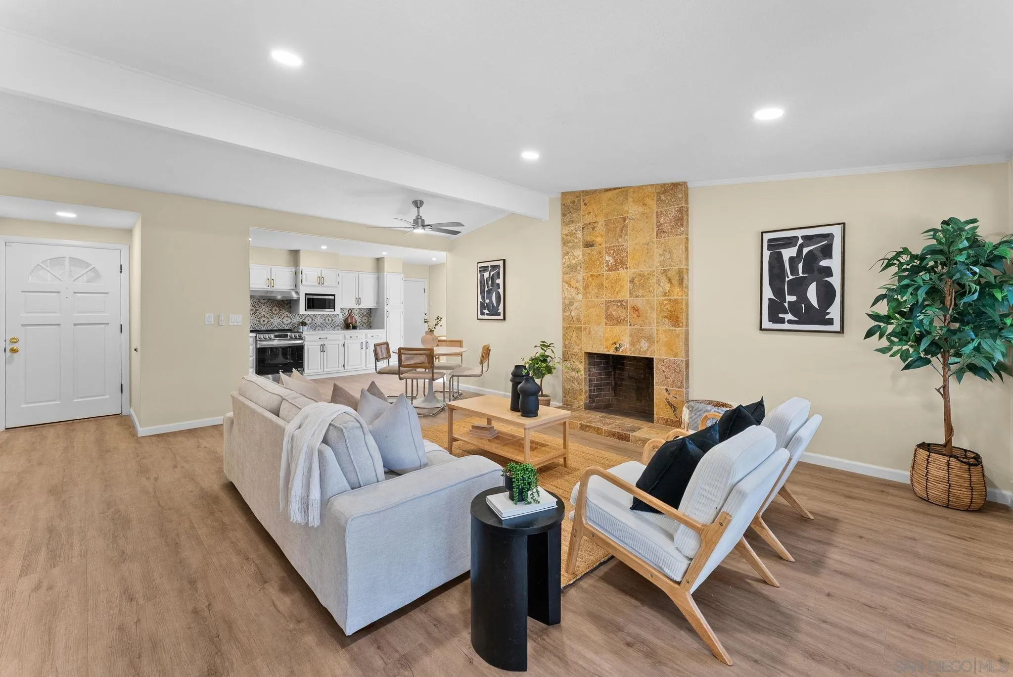 https://cdn.realtyfeed.com/cdn/127/260005651/1e2d0354aac69416a54510f16f25e965.webp