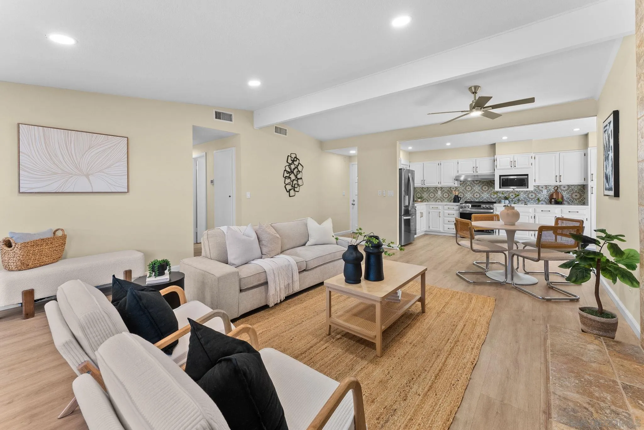 https://cdn.realtyfeed.com/cdn/127/260005651/7cbaa3c30ef145137aa76a4fb67d83e6.webp