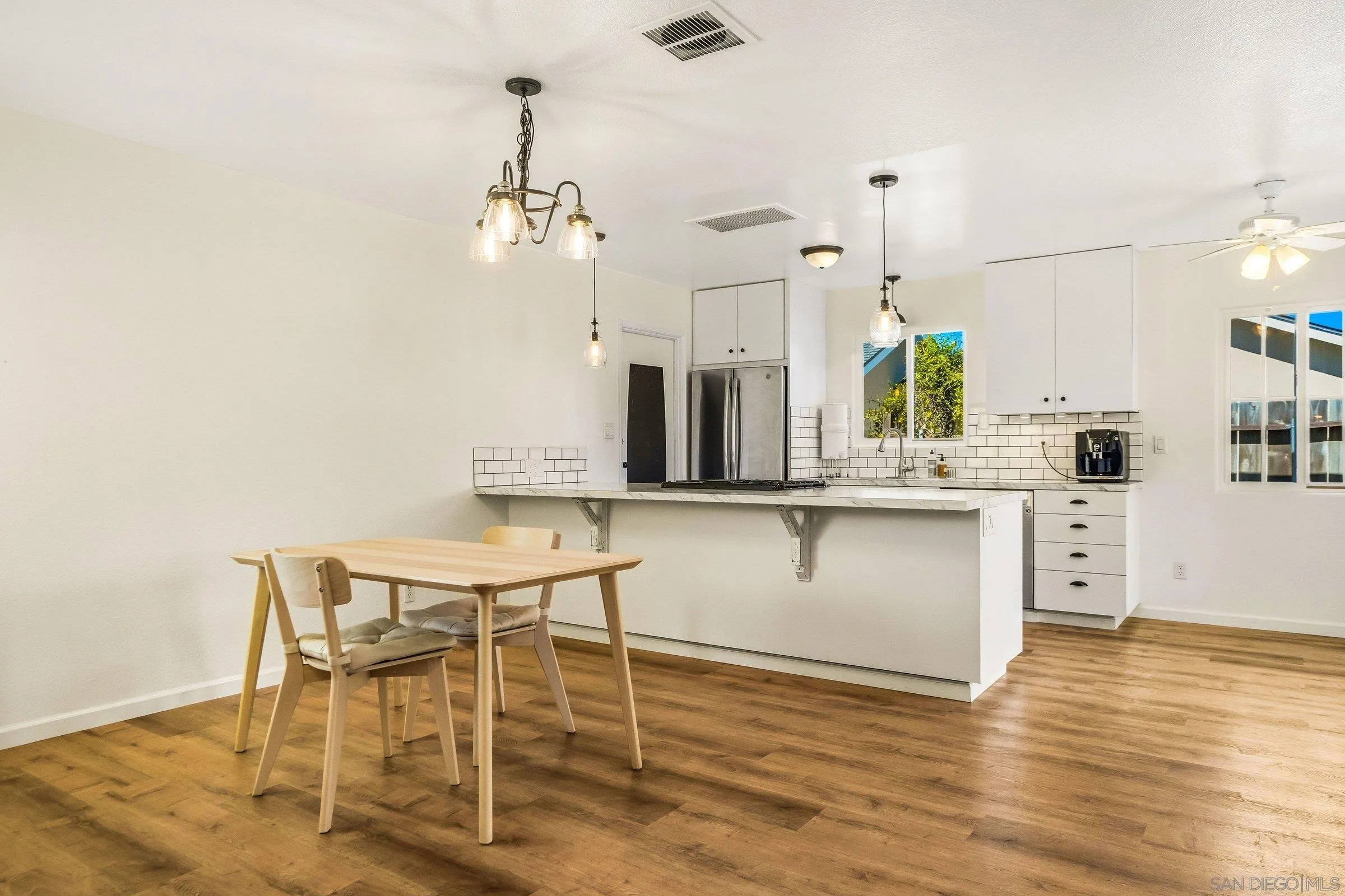 https://cdn.realtyfeed.com/cdn/127/260005655/4502305c4409f749ad0c73192bf443a2.webp