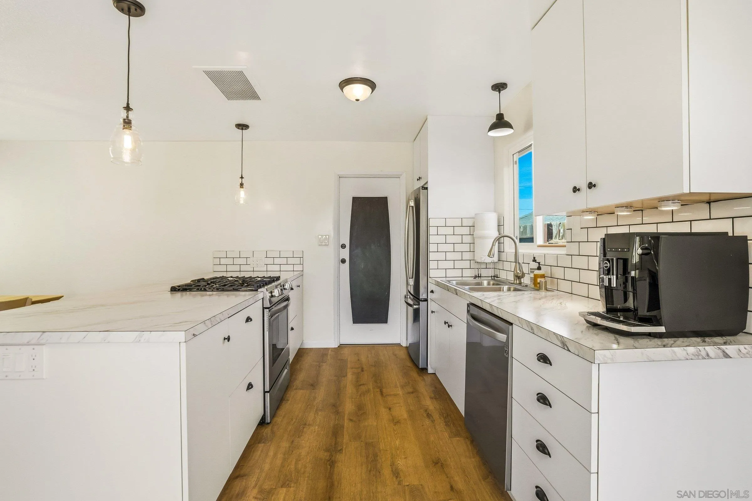 https://cdn.realtyfeed.com/cdn/127/260005655/95478b5fb3c88a4a364dca9d7f2fe89b.webp