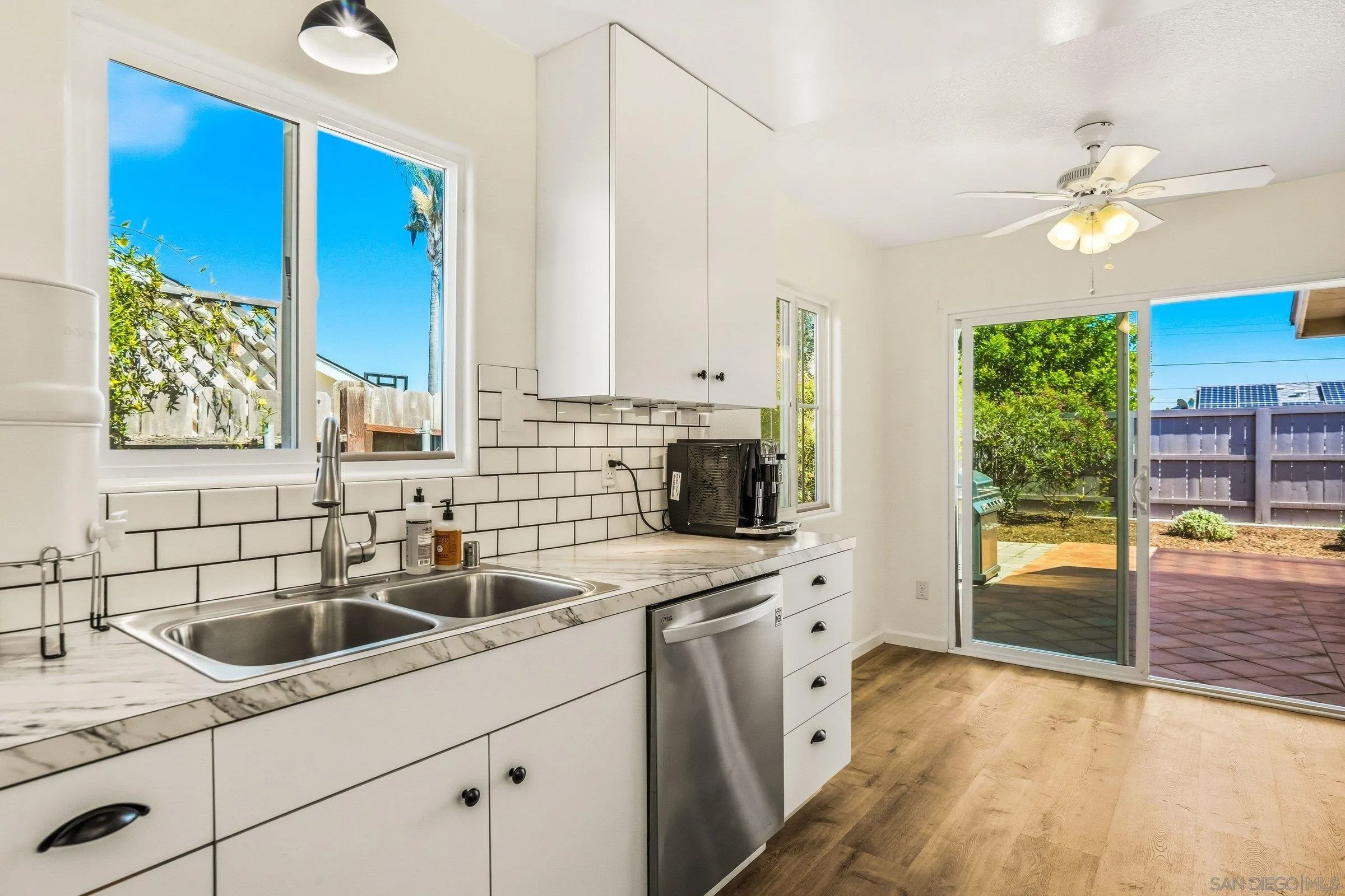 https://cdn.realtyfeed.com/cdn/127/260005655/bb86e664d967f4141ad46918fd9a599a.webp