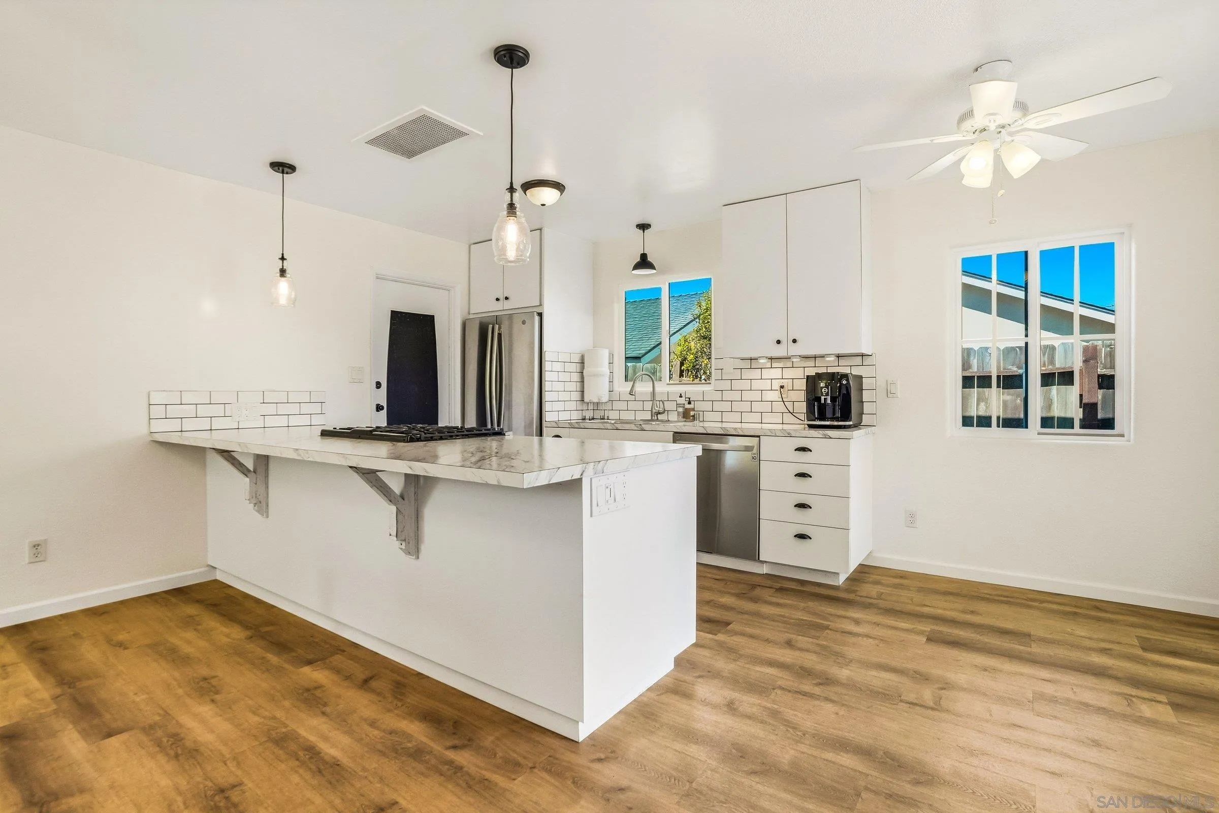 https://cdn.realtyfeed.com/cdn/127/260005655/d5f5a929872d7fd1ea69594812135e76.webp