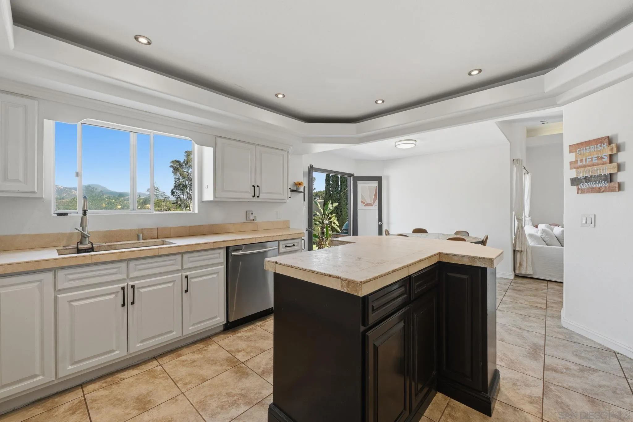 https://cdn.realtyfeed.com/cdn/127/260005659/0791707ae81eaf398ec8fec7255baf84.webp