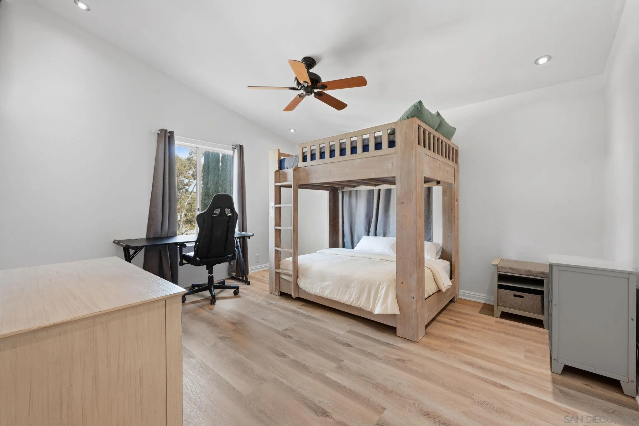 https://cdn.realtyfeed.com/cdn/127/260005659/16ba02a561576b103cf830d737906afe.webp