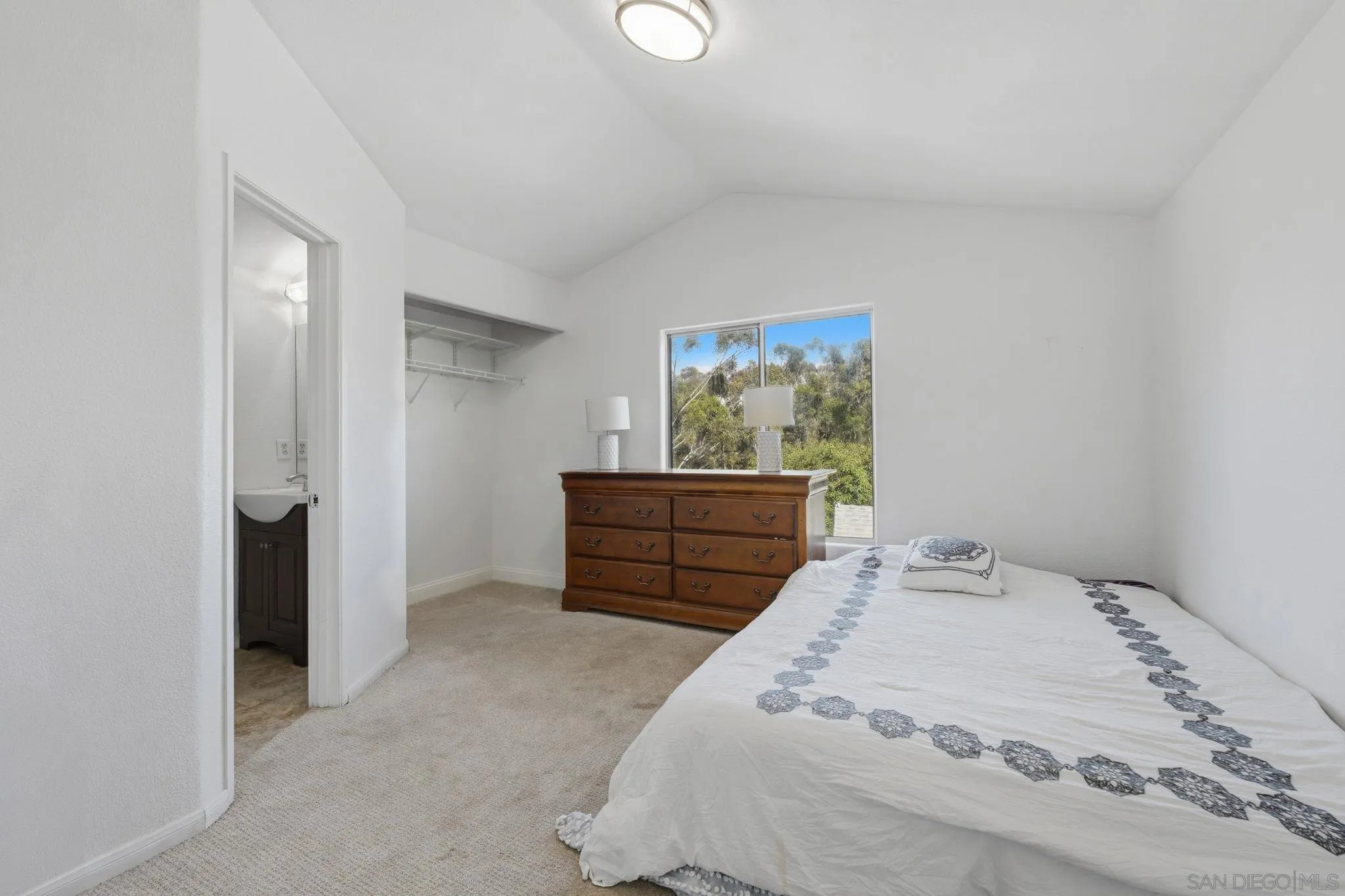 https://cdn.realtyfeed.com/cdn/127/260005659/2e43d73a158bf053814d6fc02b963b35.webp