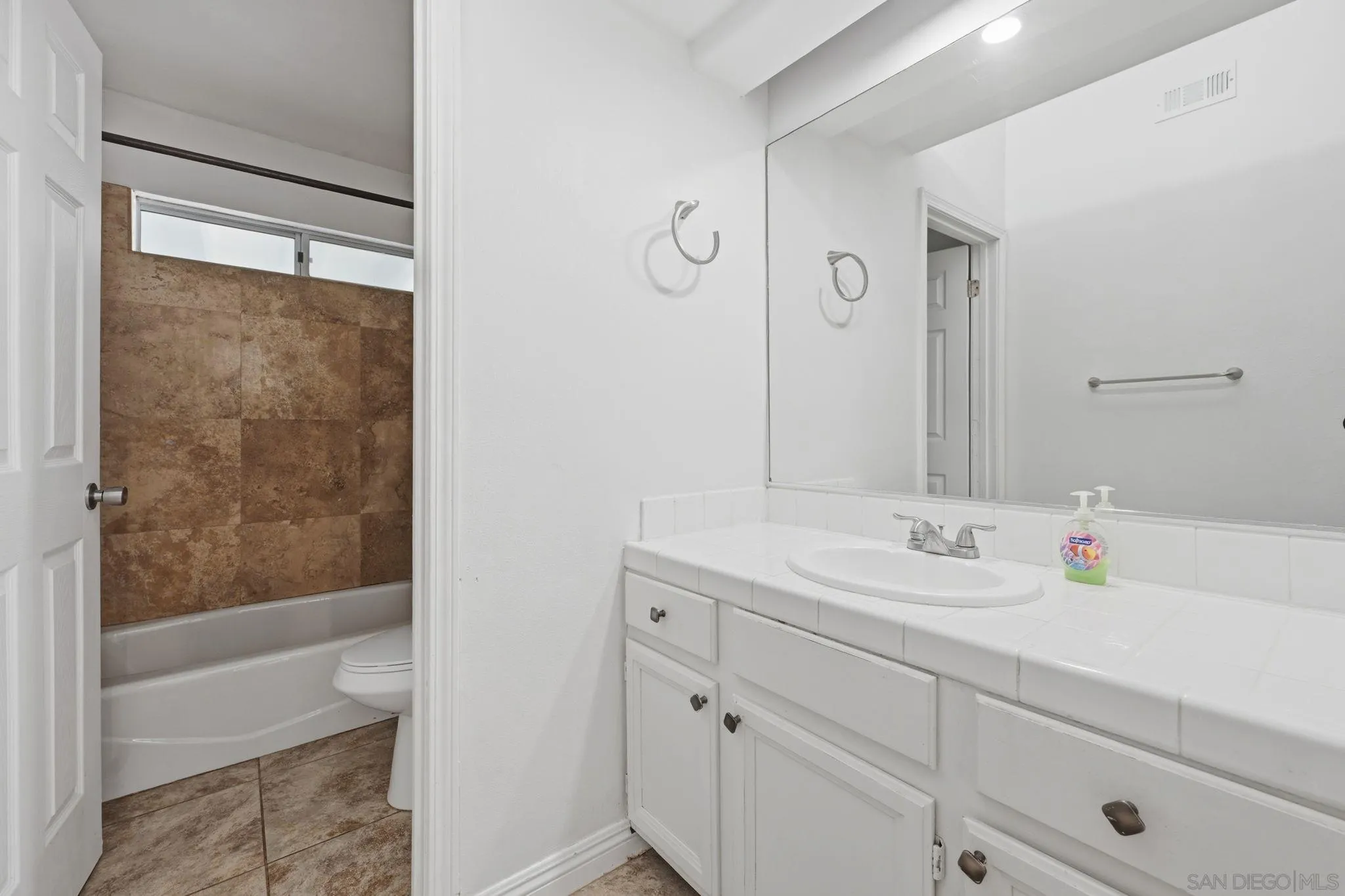 https://cdn.realtyfeed.com/cdn/127/260005659/88538921d28d1a7b046305739019721e.webp