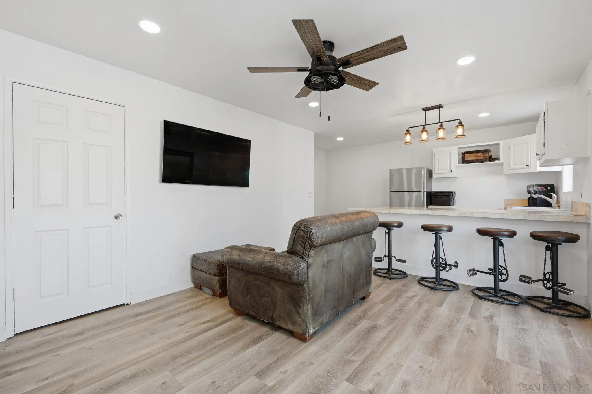 https://cdn.realtyfeed.com/cdn/127/260005659/8e5631184b9243a9db23754604e3af47.webp