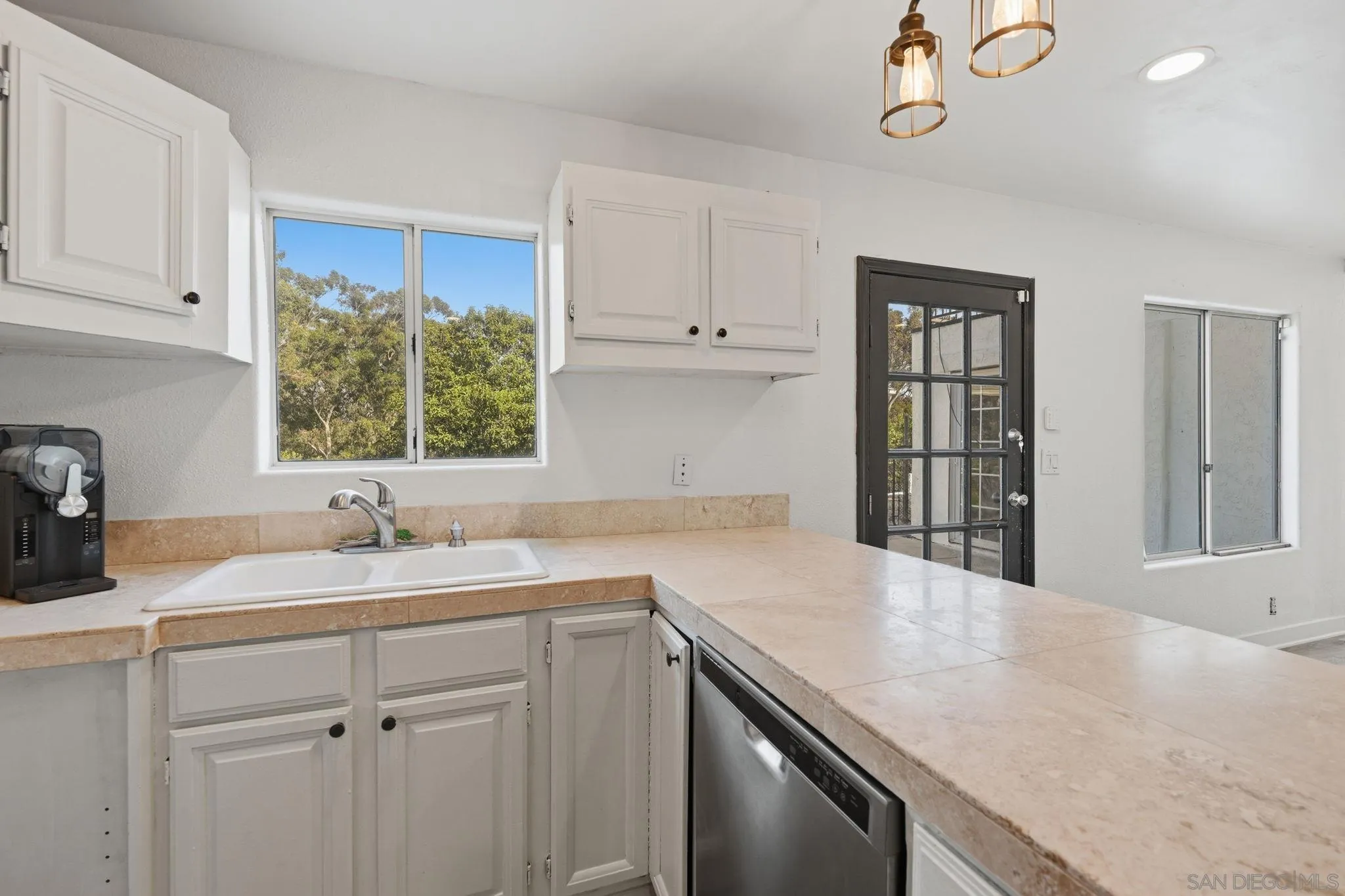 https://cdn.realtyfeed.com/cdn/127/260005659/98ad73bd70473f5dc0f7fe79d195b9ad.webp