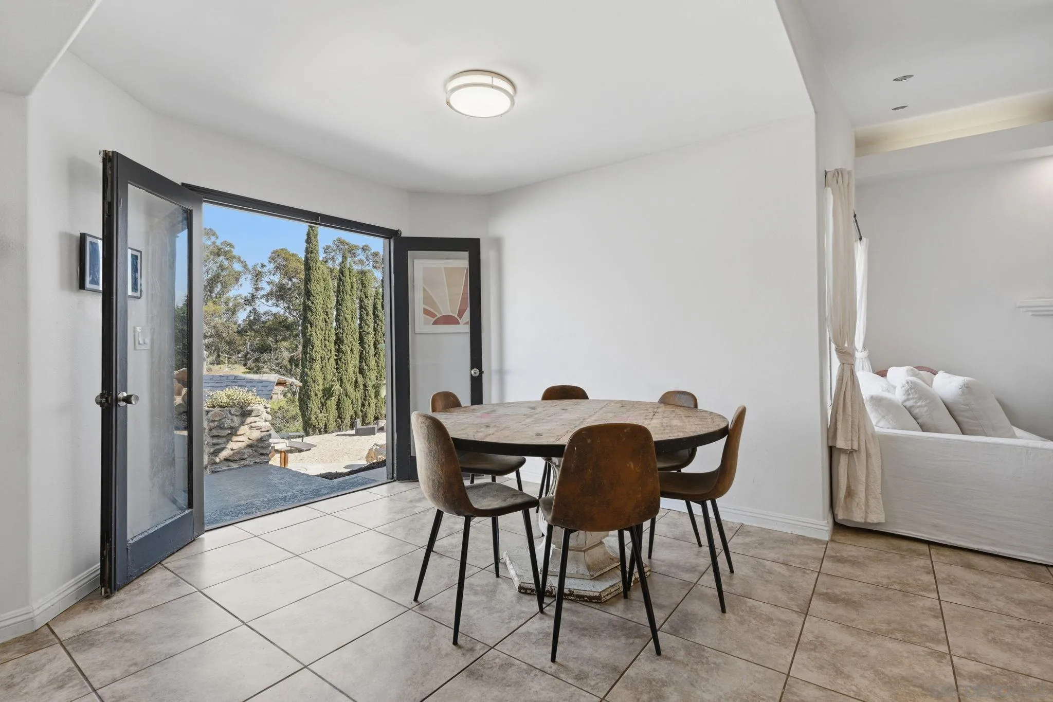 https://cdn.realtyfeed.com/cdn/127/260005659/a7867492152d52f258ab6317b337225b.webp