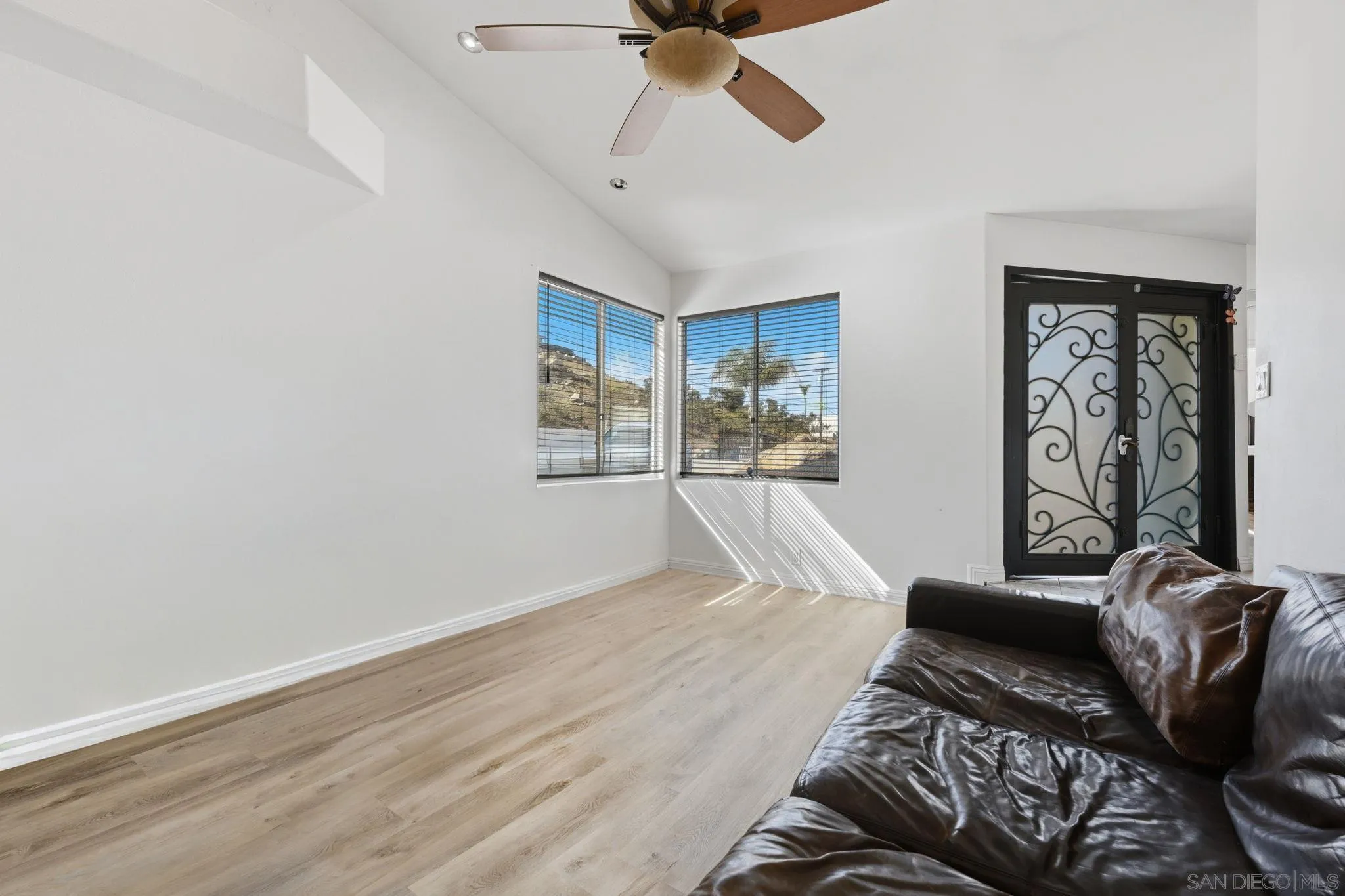 https://cdn.realtyfeed.com/cdn/127/260005659/c78d93f000ab59aea44bd60df065b3eb.webp
