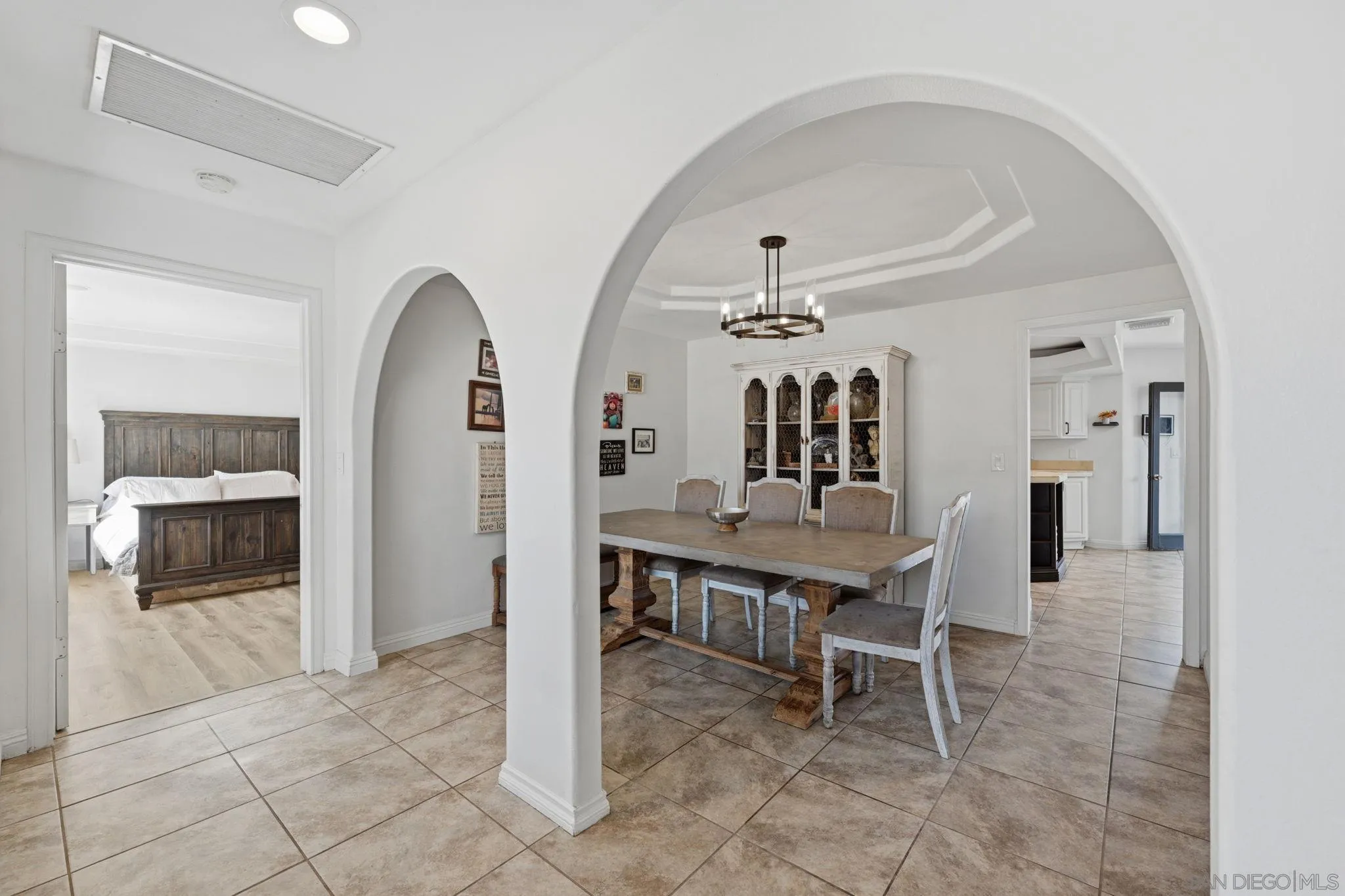 https://cdn.realtyfeed.com/cdn/127/260005659/c9e1133410a97d99ecf1d5ffe835fea7.webp