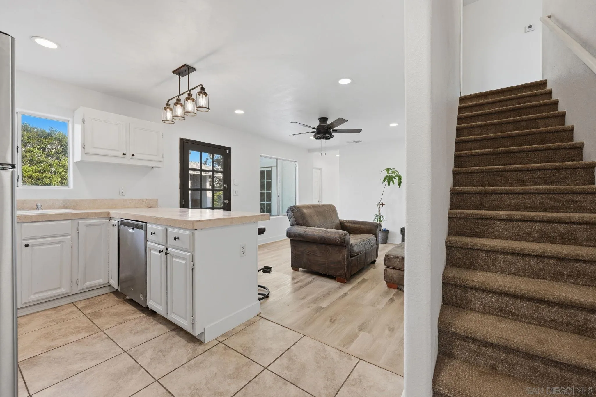 https://cdn.realtyfeed.com/cdn/127/260005659/f7795f2ba82ed268141d9606debdae10.webp