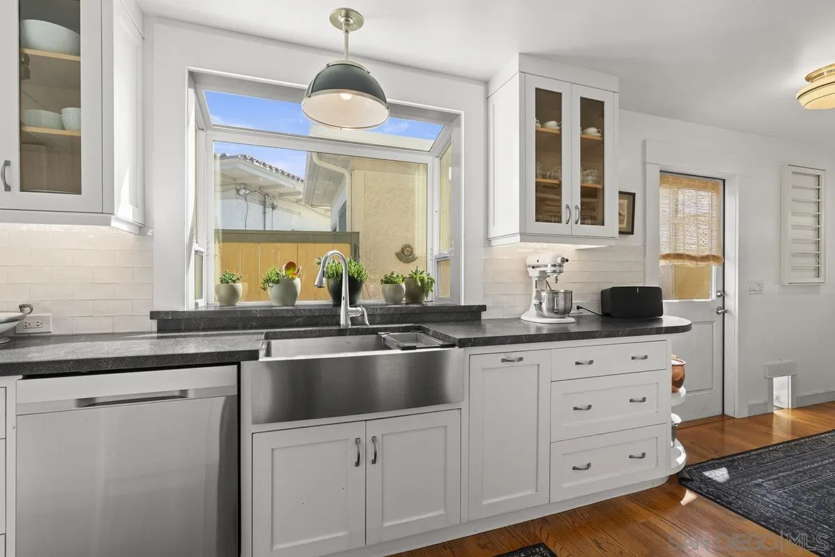 https://cdn.realtyfeed.com/cdn/127/260005661/dde87b6ad9bebfd3613f8054f1a9c9b3.webp