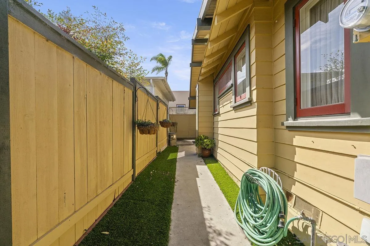 https://cdn.realtyfeed.com/cdn/127/260005661/ef92a8ad4735fb1e5e4f97222aee015b.webp