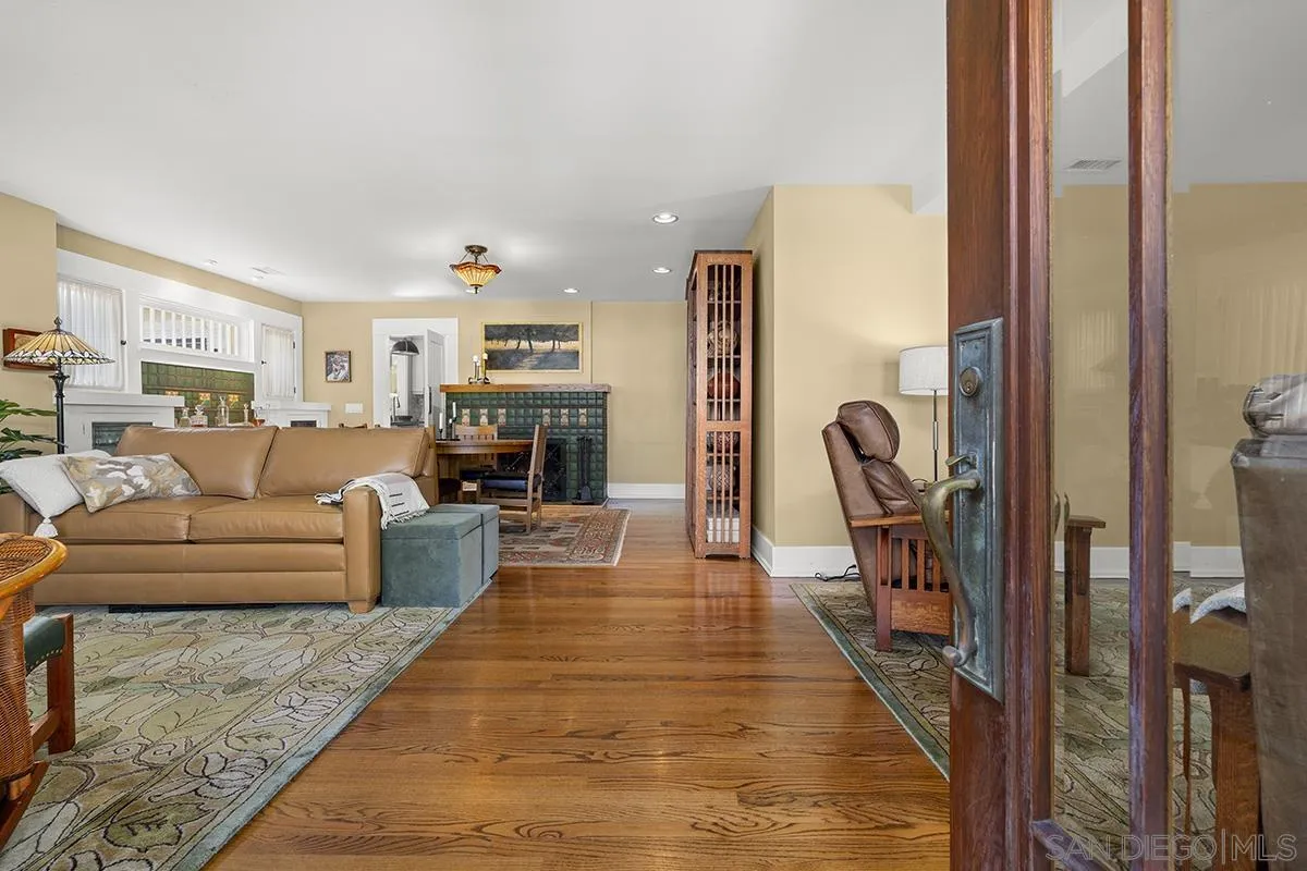https://cdn.realtyfeed.com/cdn/127/260005661/f84557dfe03a56f68371986c41db4df1.webp