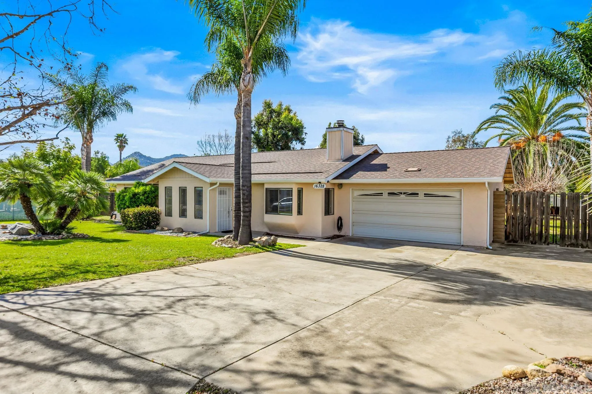 https://cdn.realtyfeed.com/cdn/127/260005668/0af4fb4ec67441728a800d0731cb2463.webp