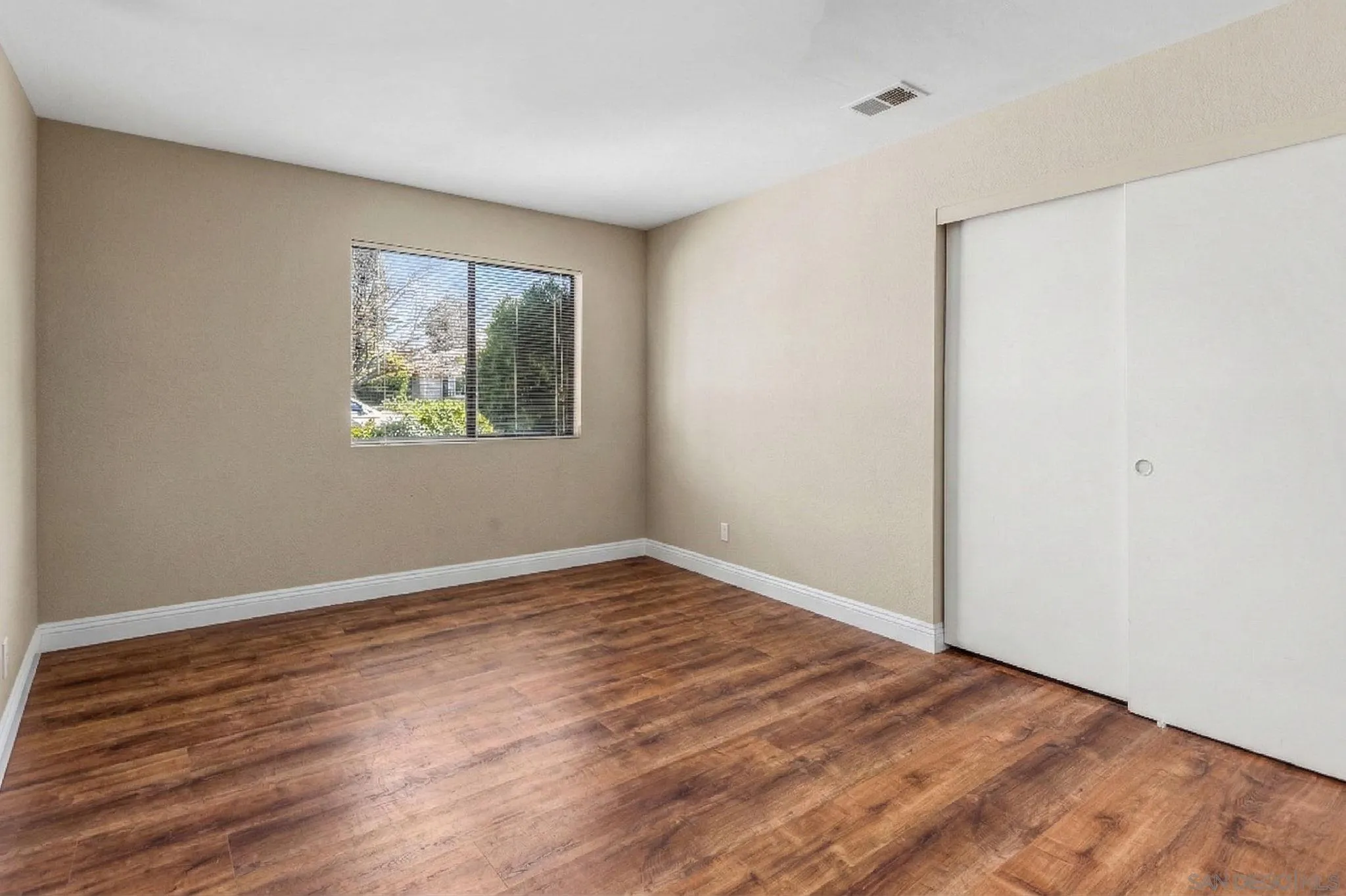 https://cdn.realtyfeed.com/cdn/127/260005668/1670fa88be424ceab478522ee5e83867.webp