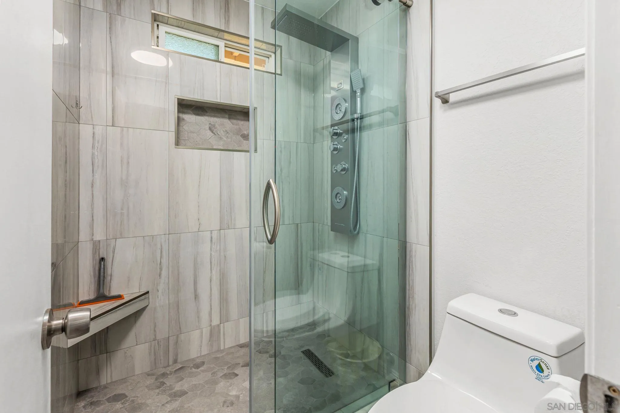 https://cdn.realtyfeed.com/cdn/127/260005668/221318c2de16af9b320fc3b80cd6df40.webp