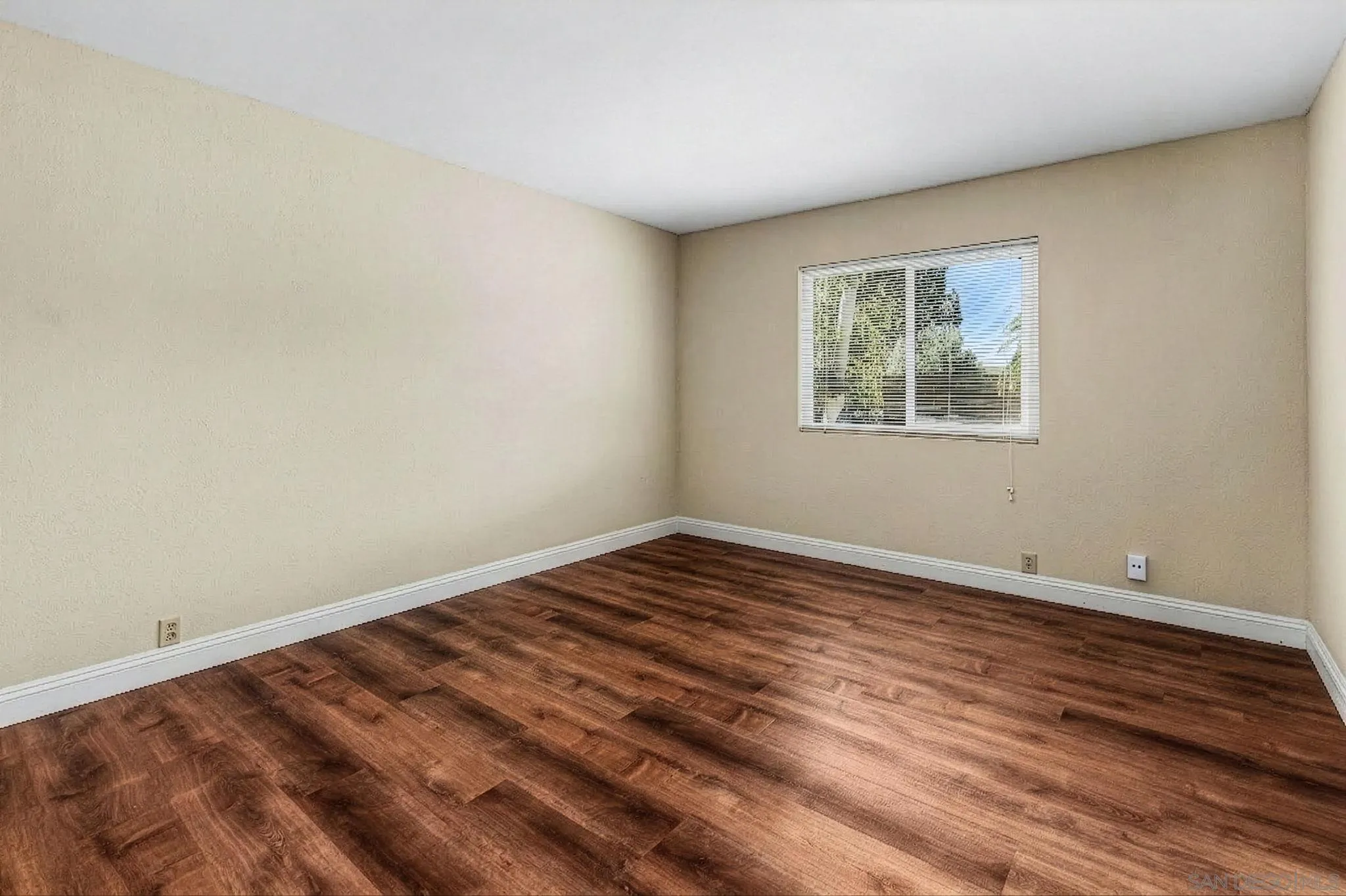 https://cdn.realtyfeed.com/cdn/127/260005668/7eff35f88321d0e3b2fc5dc47f019404.webp