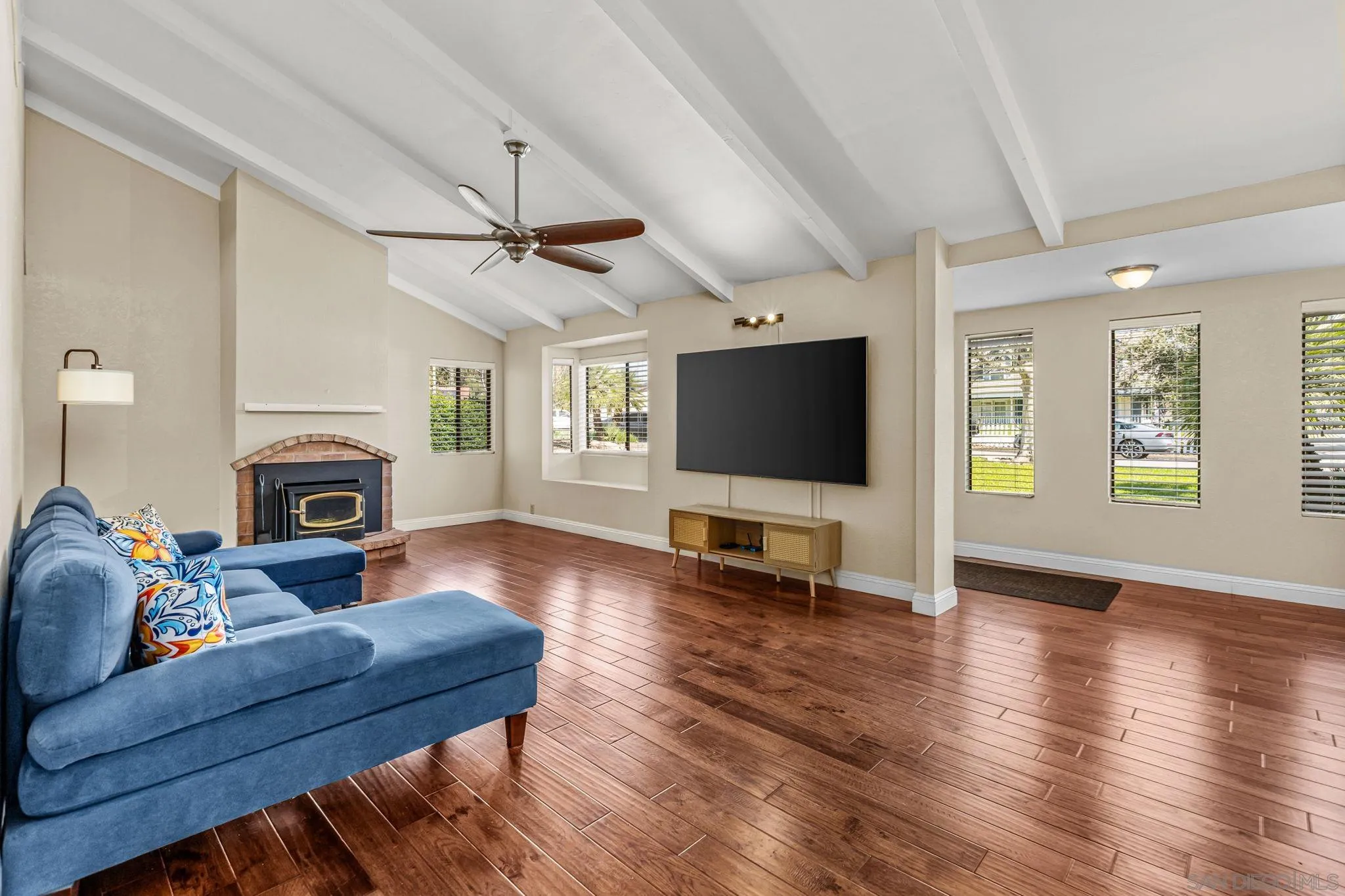 https://cdn.realtyfeed.com/cdn/127/260005668/a1b0cb99364783a2daa21bfd5d666af2.webp