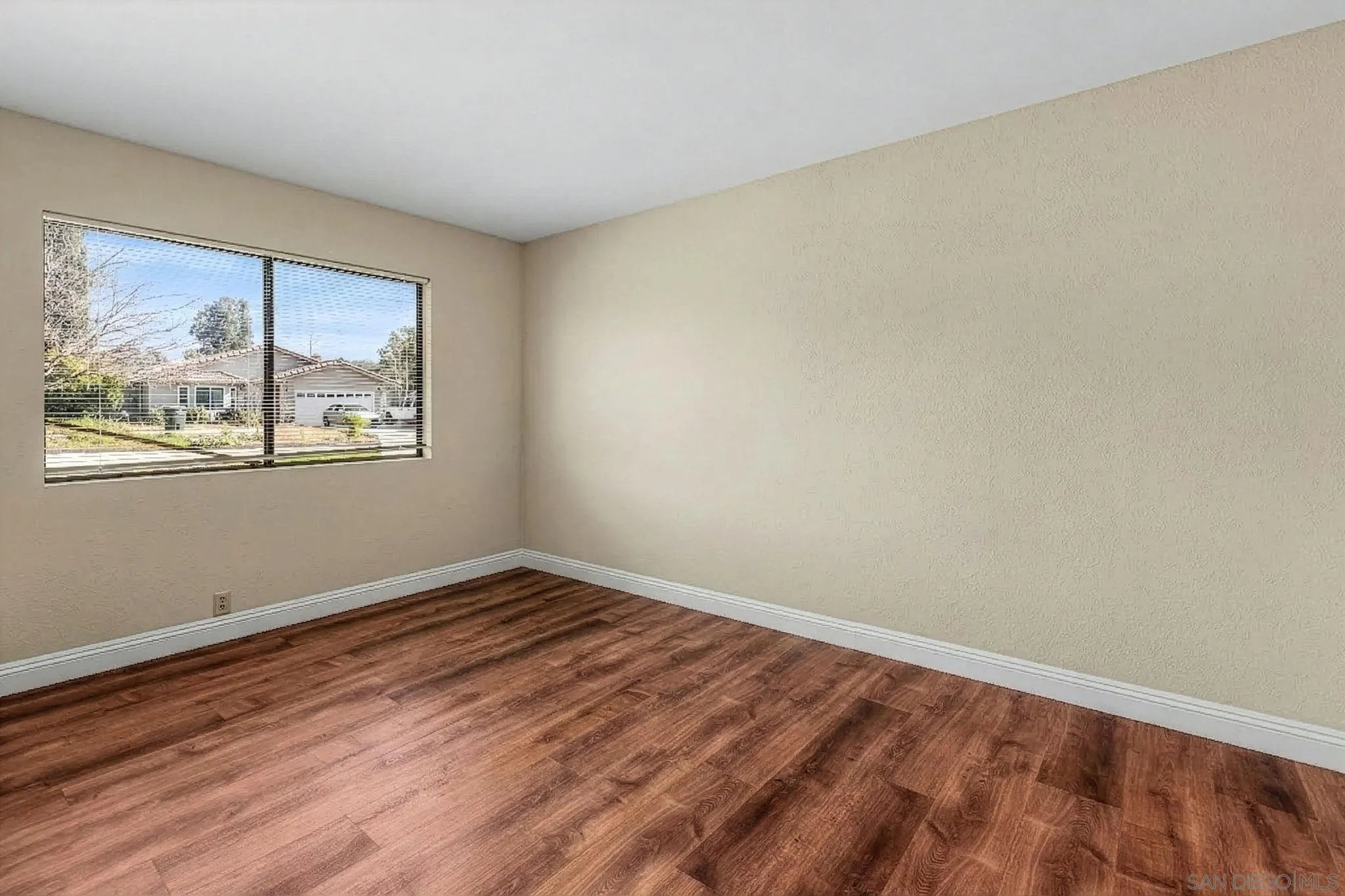 https://cdn.realtyfeed.com/cdn/127/260005668/d85dca61f140c3d9093bbe97fdae08dd.webp
