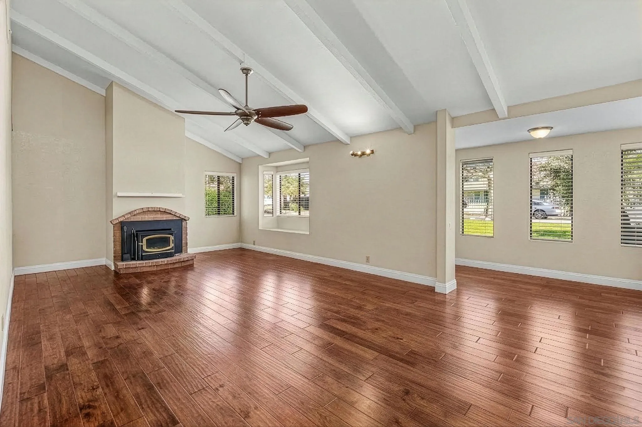 https://cdn.realtyfeed.com/cdn/127/260005668/d995432bd1ddb5c645d6f98bddcb595a.webp