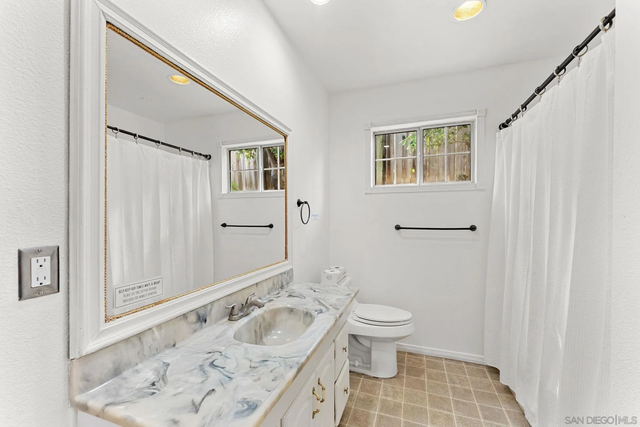 https://cdn.realtyfeed.com/cdn/127/260005679/4aad8d43ae00f33b564c2f59310783ad.webp