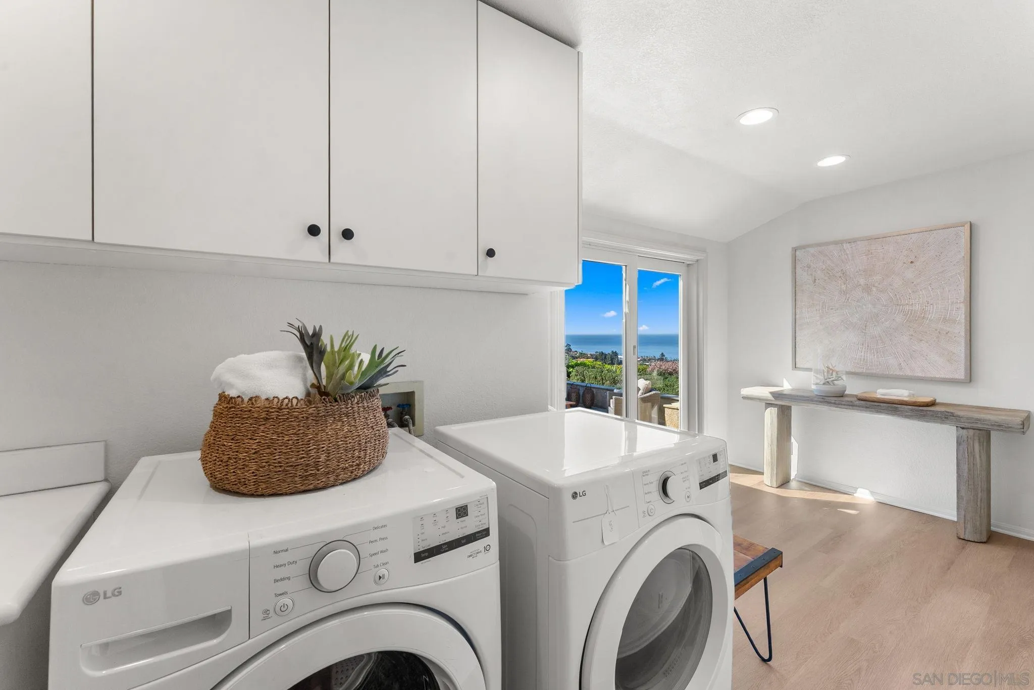 https://cdn.realtyfeed.com/cdn/127/260005691/897a9e377b1dd69514de48154abc6d96.webp